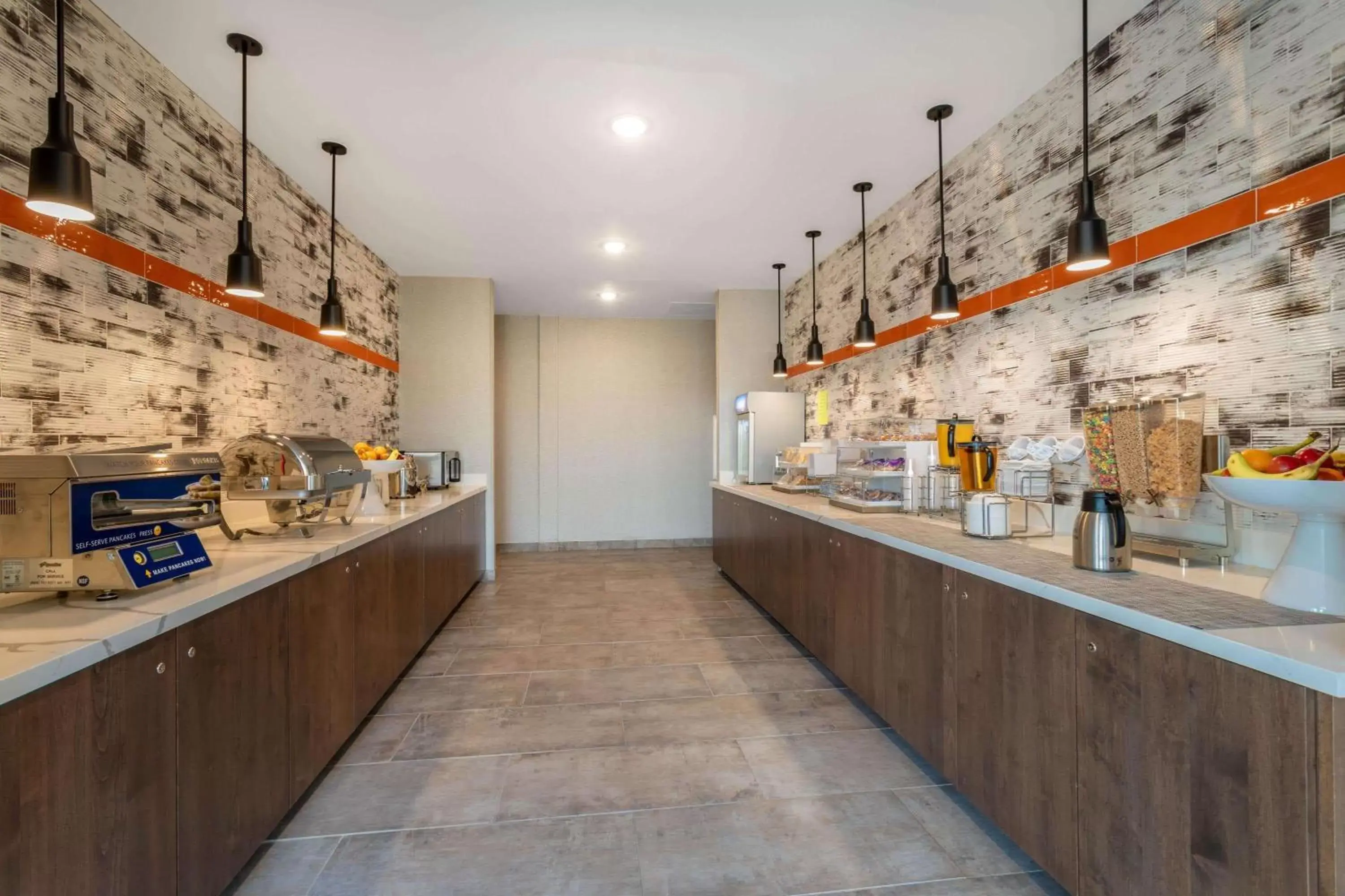 Restaurant/places to eat, Kitchen/Kitchenette in La Quinta Inn & Suites Limon by Wyndham