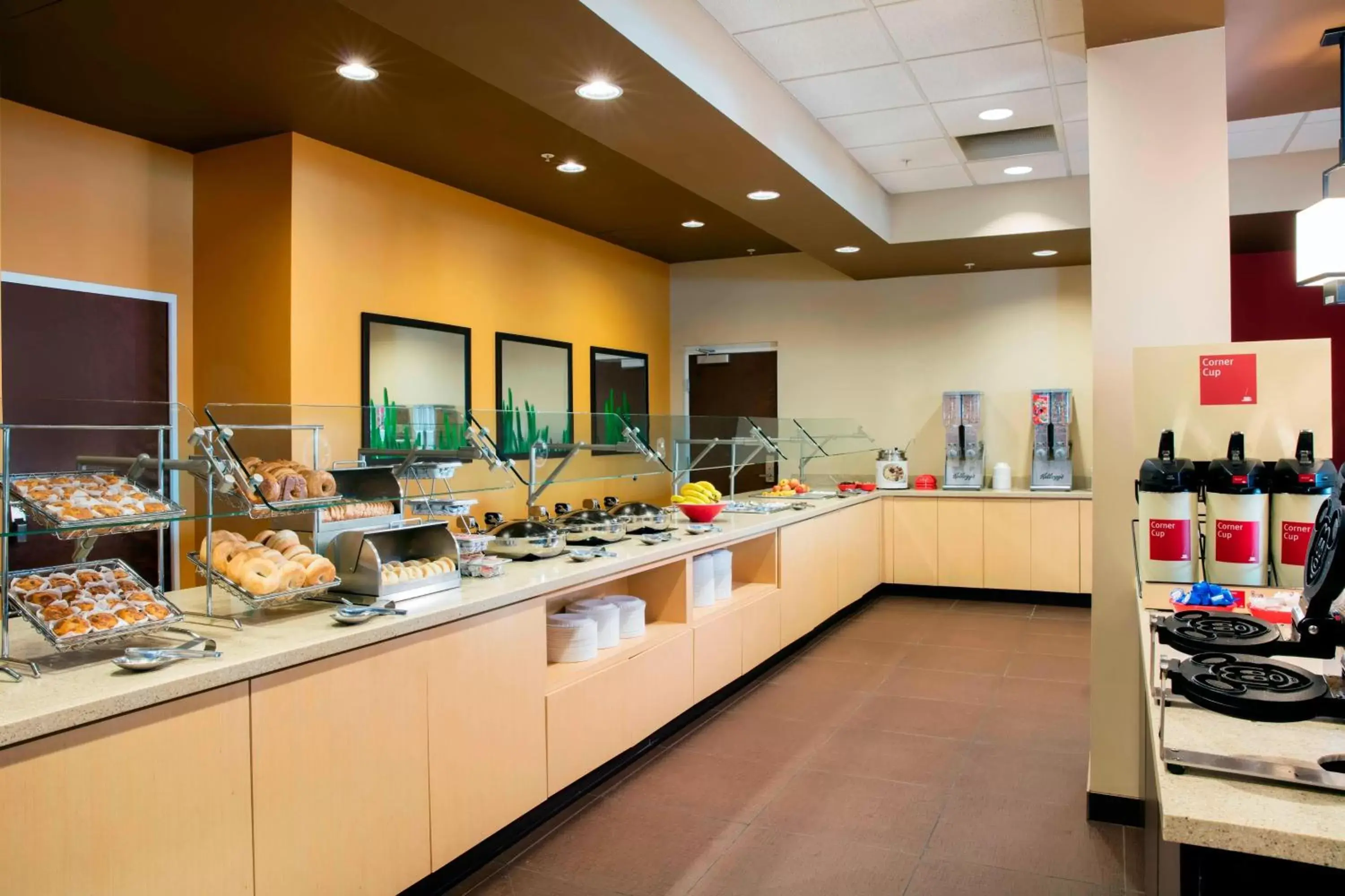 Breakfast in TownePlace Suites Orlando at FLAMINGO CROSSINGS® Town Center/Western Entrance