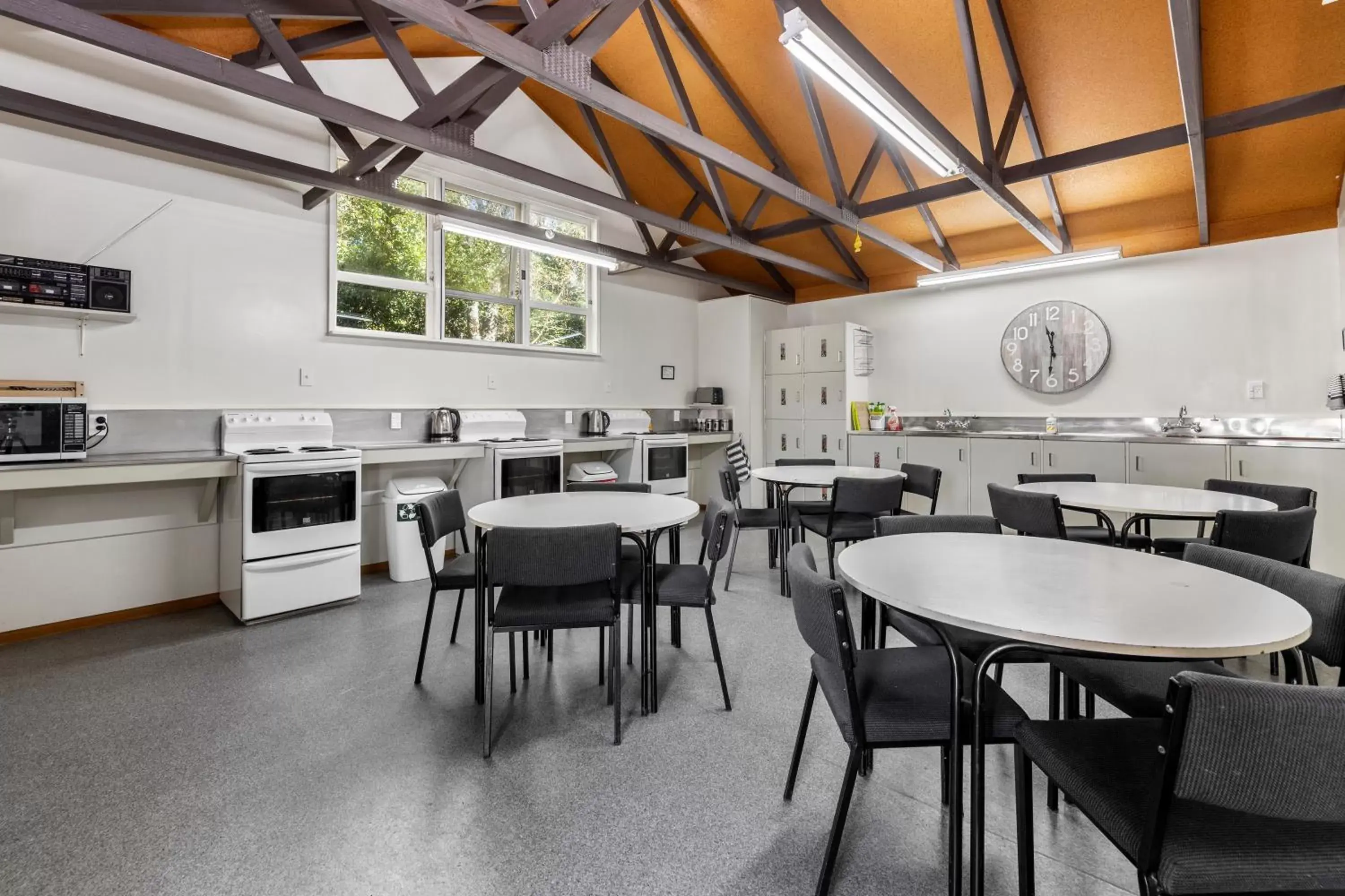 Communal kitchen, Restaurant/Places to Eat in Sportsmans Lodge Turangi