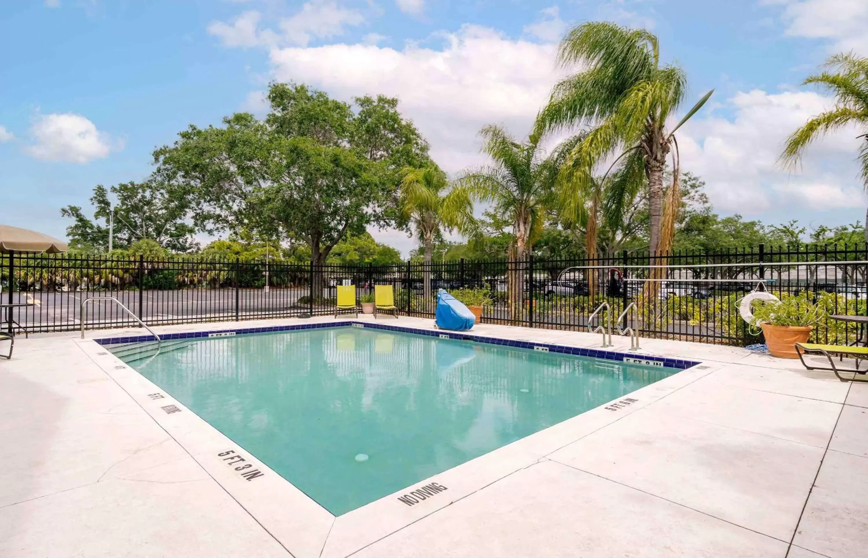 Pool view, Swimming Pool in Extended Stay America Suites - Tampa - Airport - Memorial Hwy