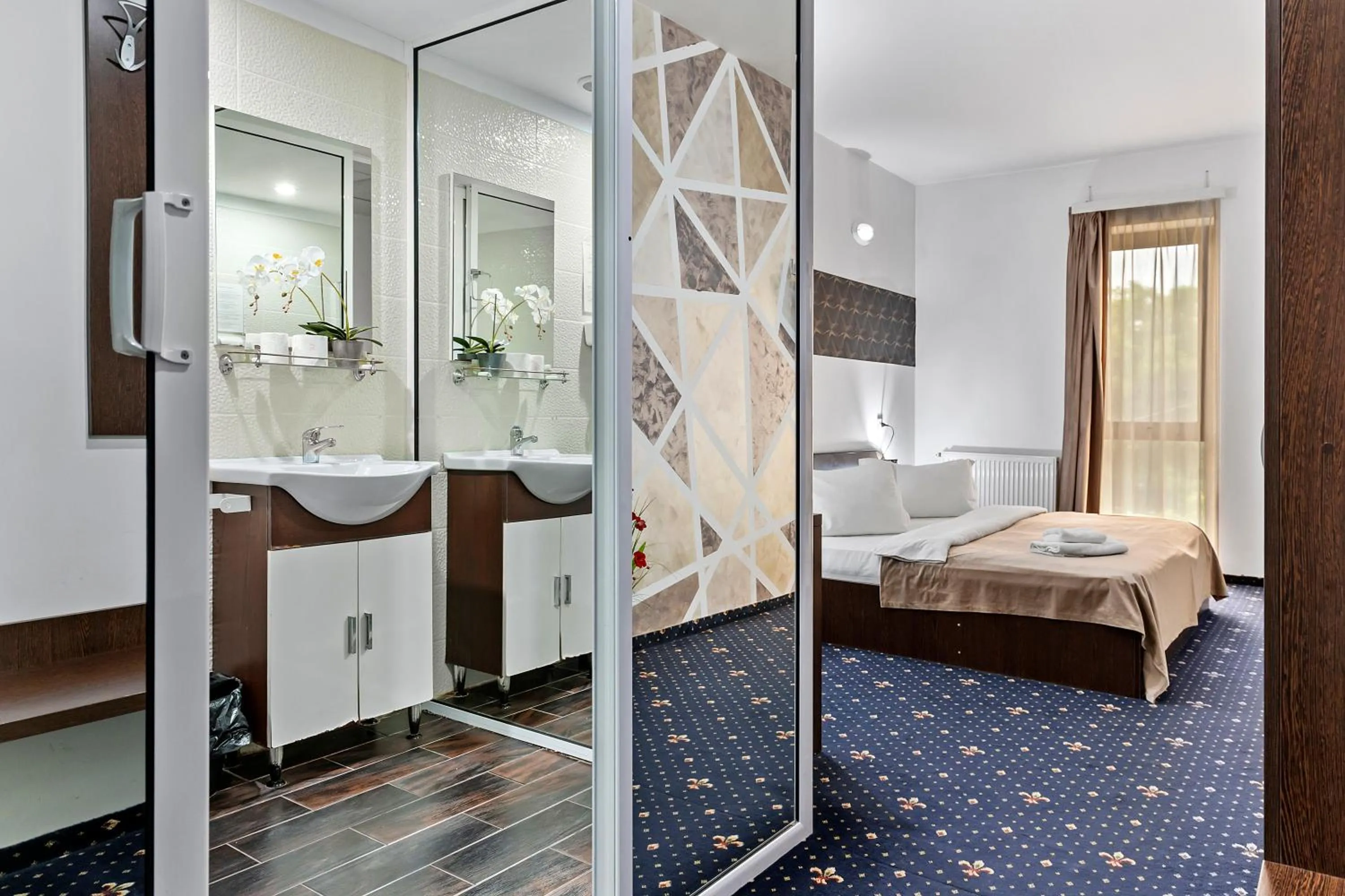 Bed in Hotel Charter Otopeni