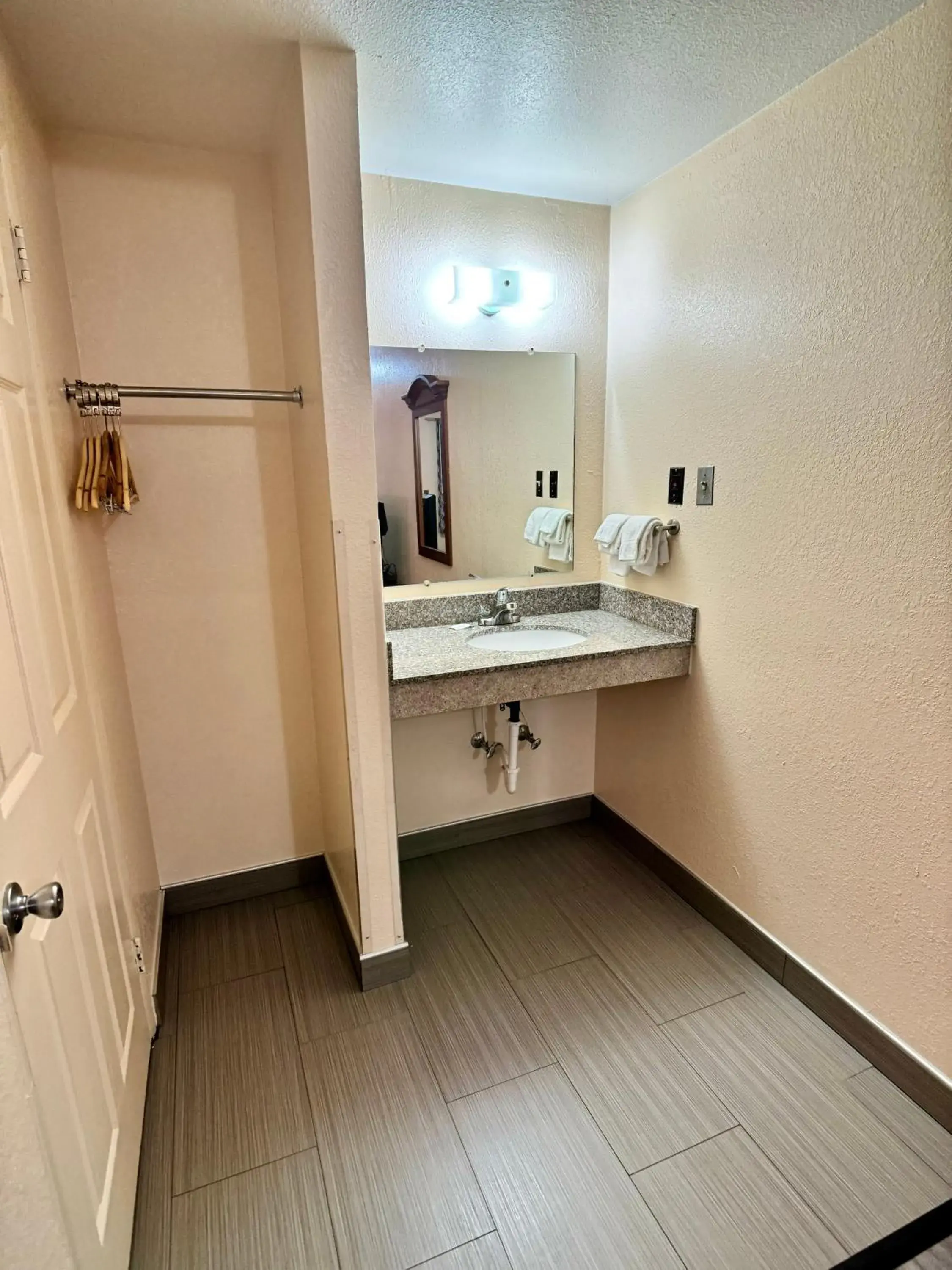 Double Room with Two Double Beds - Non-Smoking in Knights Inn Galax Double Room with Two Double Beds - Non-Smoking in Knights Inn Galax