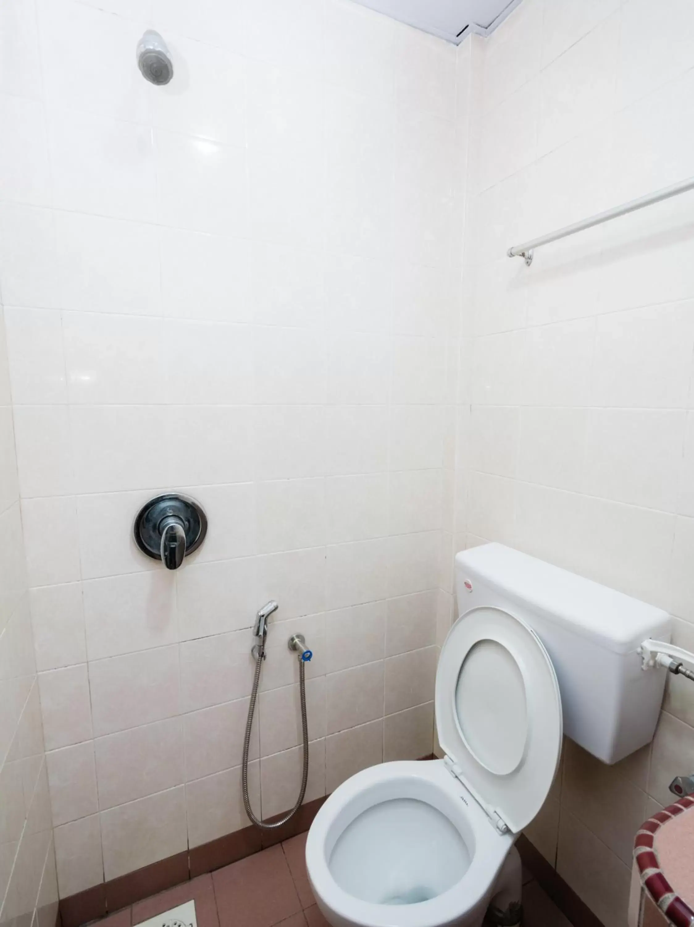 Bathroom in OYO 89578 Dung Fang Hotel No.1 Sibu