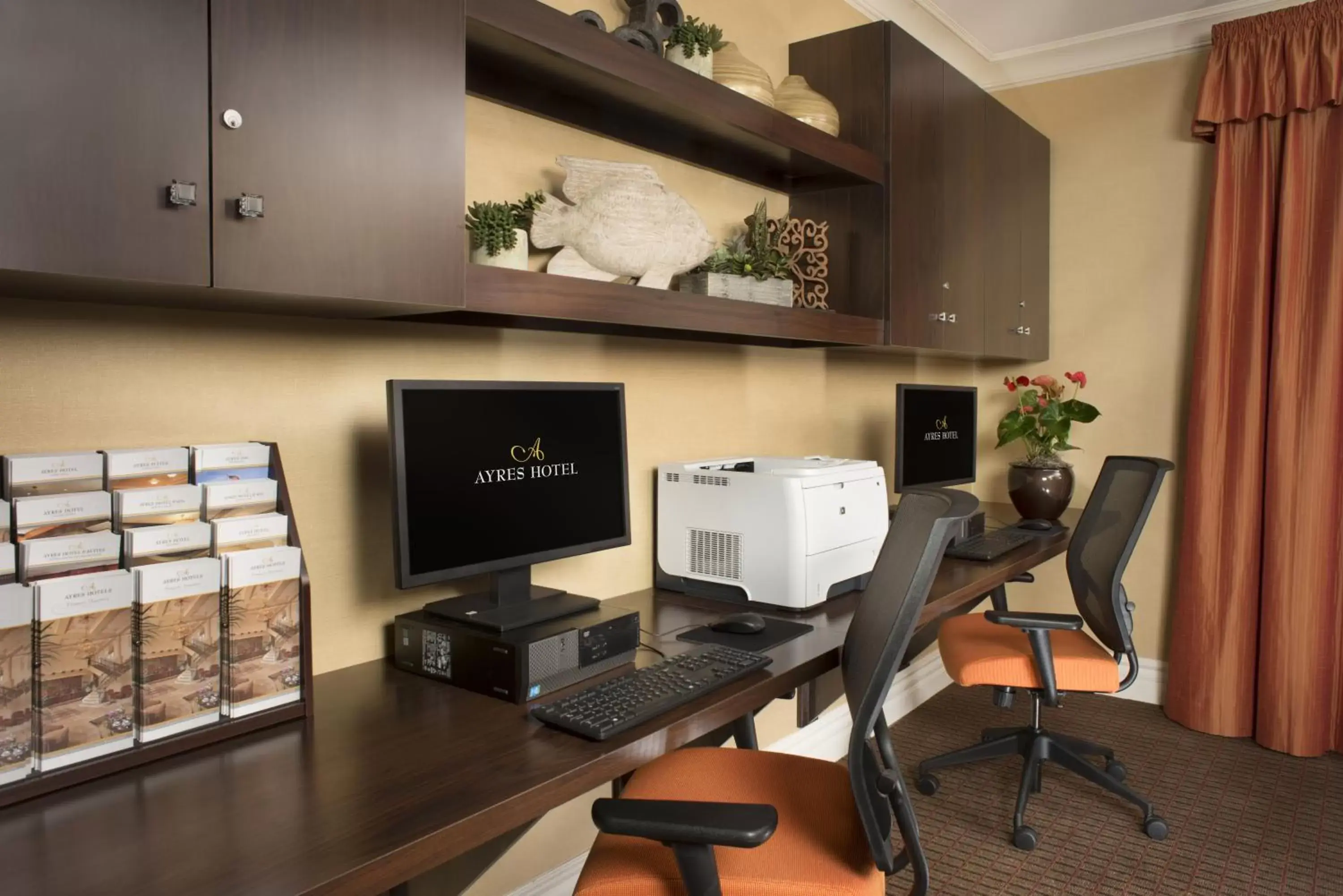 Business facilities in Ayres Hotel Orange