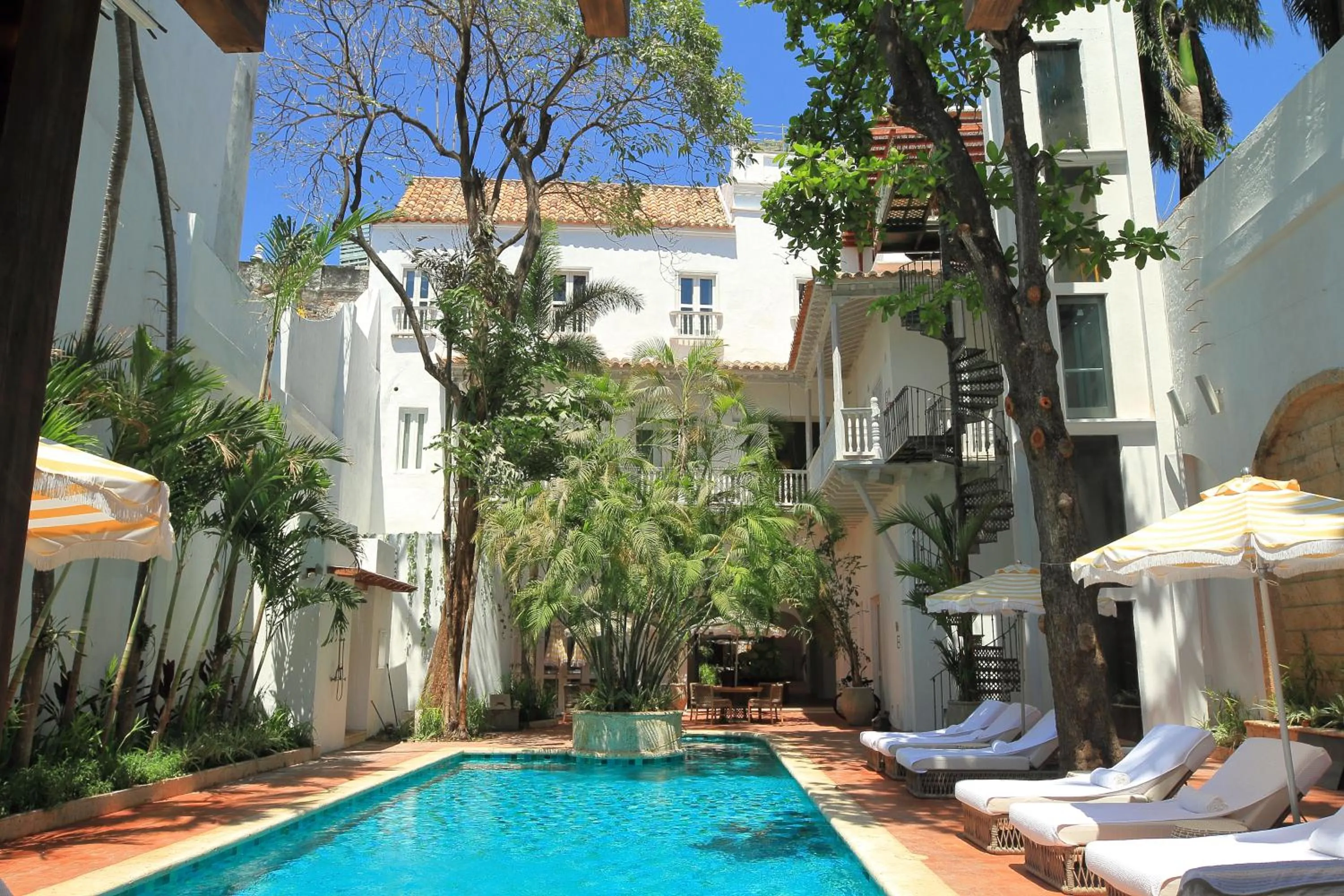 Swimming pool in Casa Pestagua Relais Châteaux