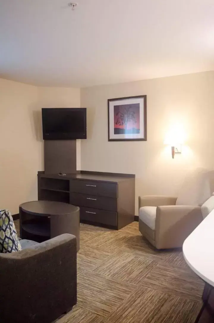 Property building, TV/Entertainment Center in Candlewood Suites Houston Medical Center, an IHG Hotel