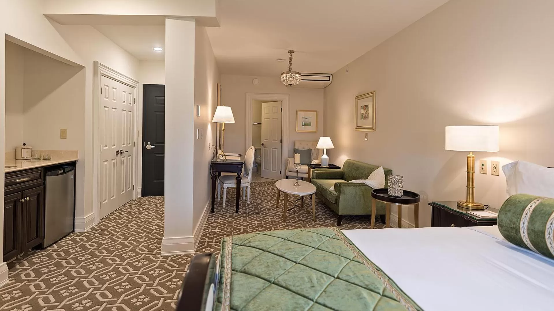 Living room, Bed in Sydney Boutique Inn & Suites