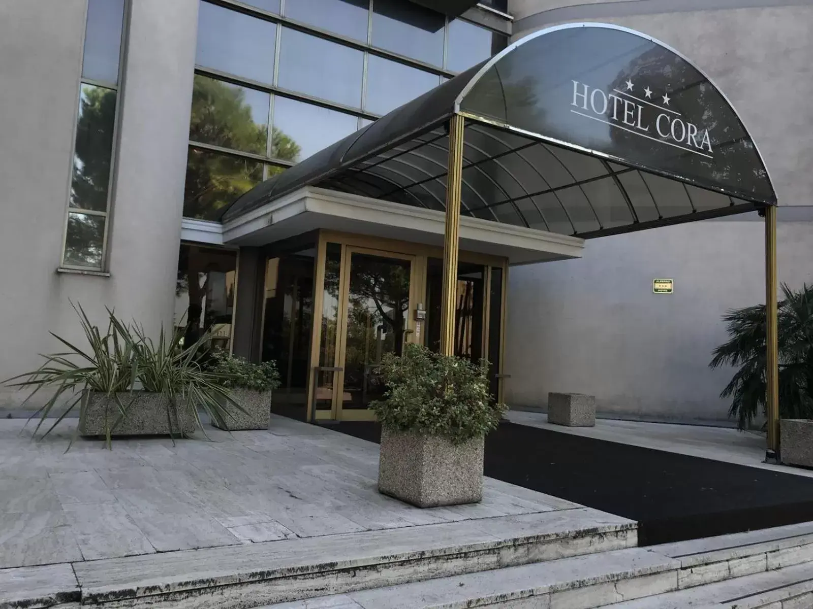 Facade/entrance in Hotel Cora