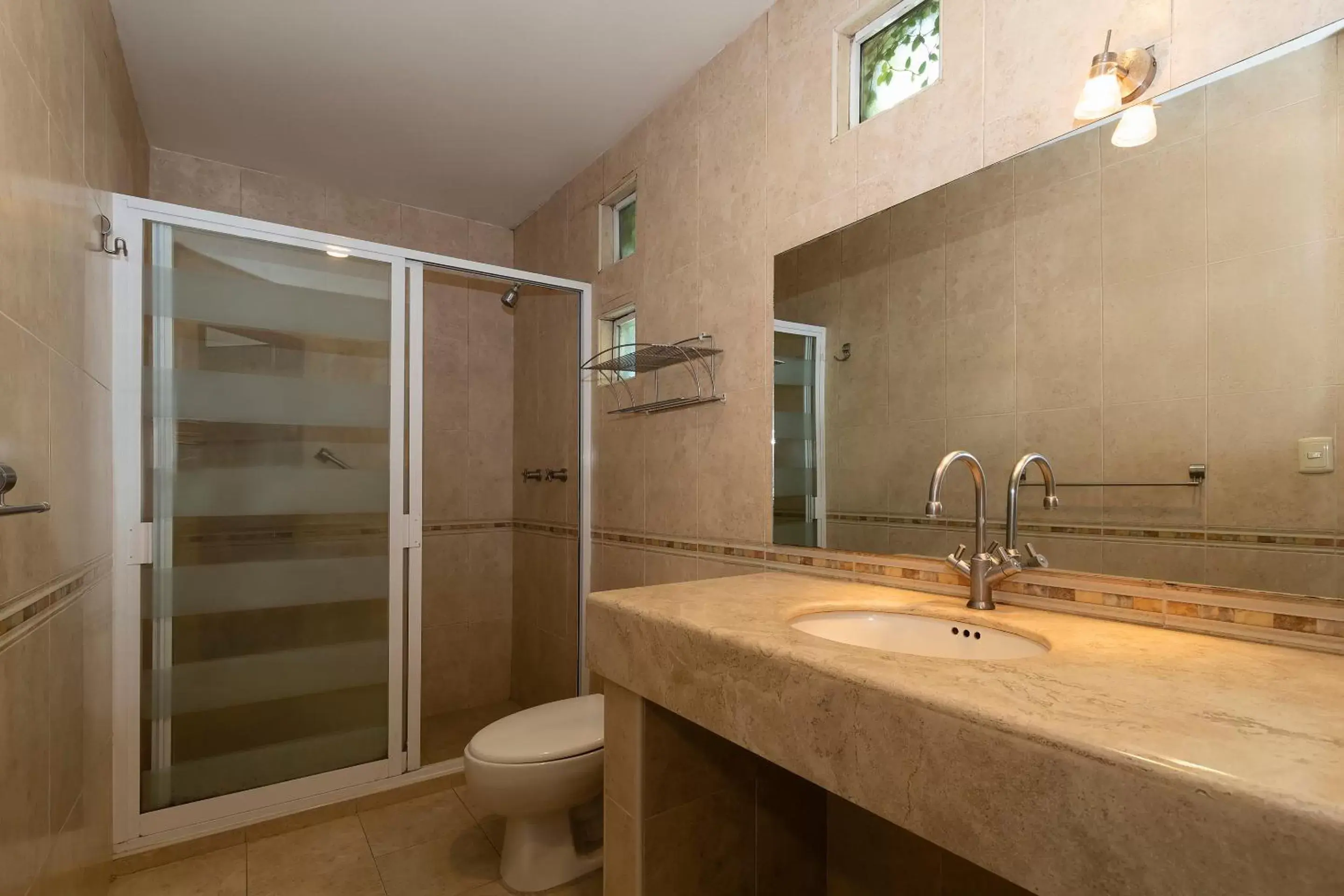 Bathroom in La Huerta Golf & Hotel