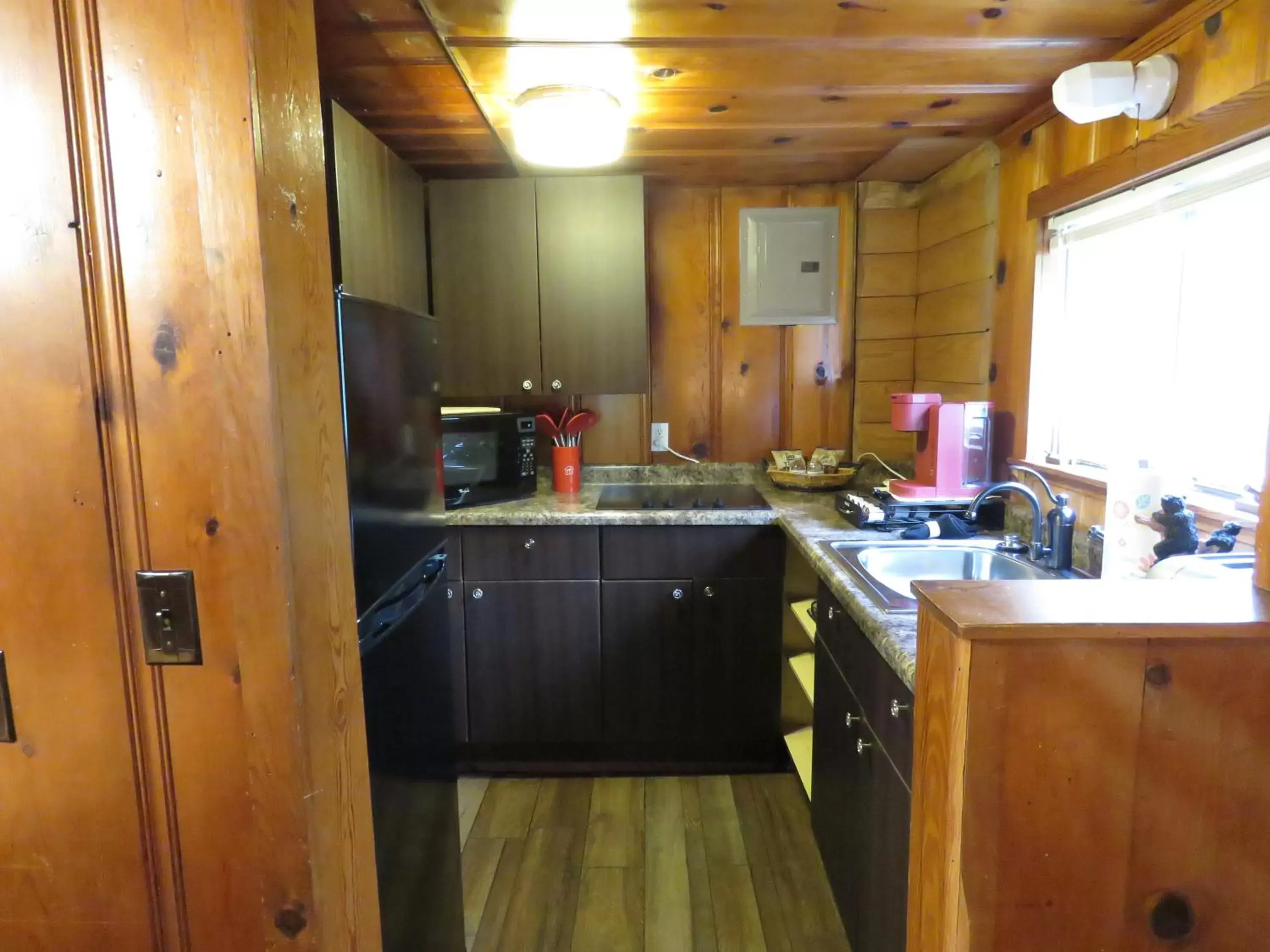 kitchen, Kitchen/Kitchenette in Tall Pines Inn