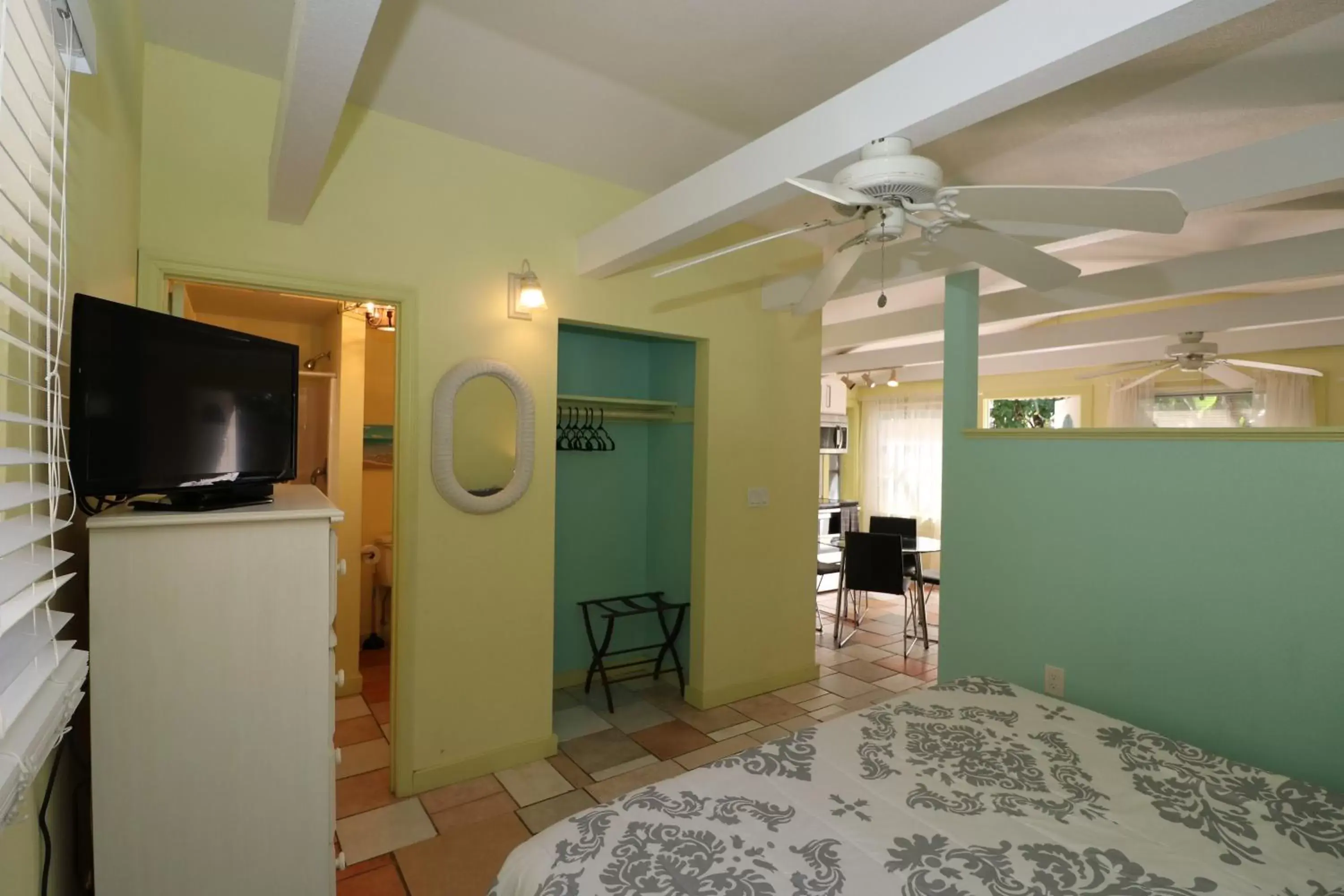 One-Bedroom Apartment in Grove City Motel One-Bedroom Apartment in Grove City Motel