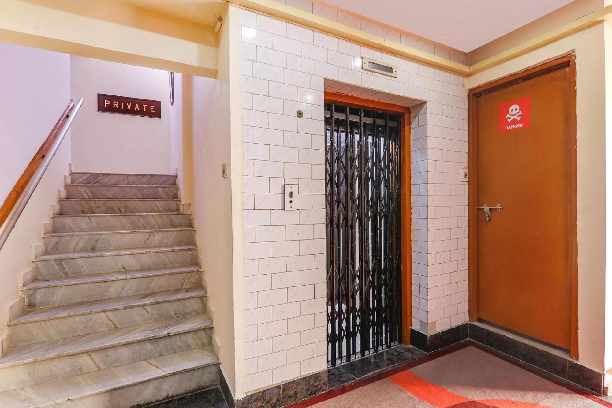 elevator in Hotel Presidency Inn