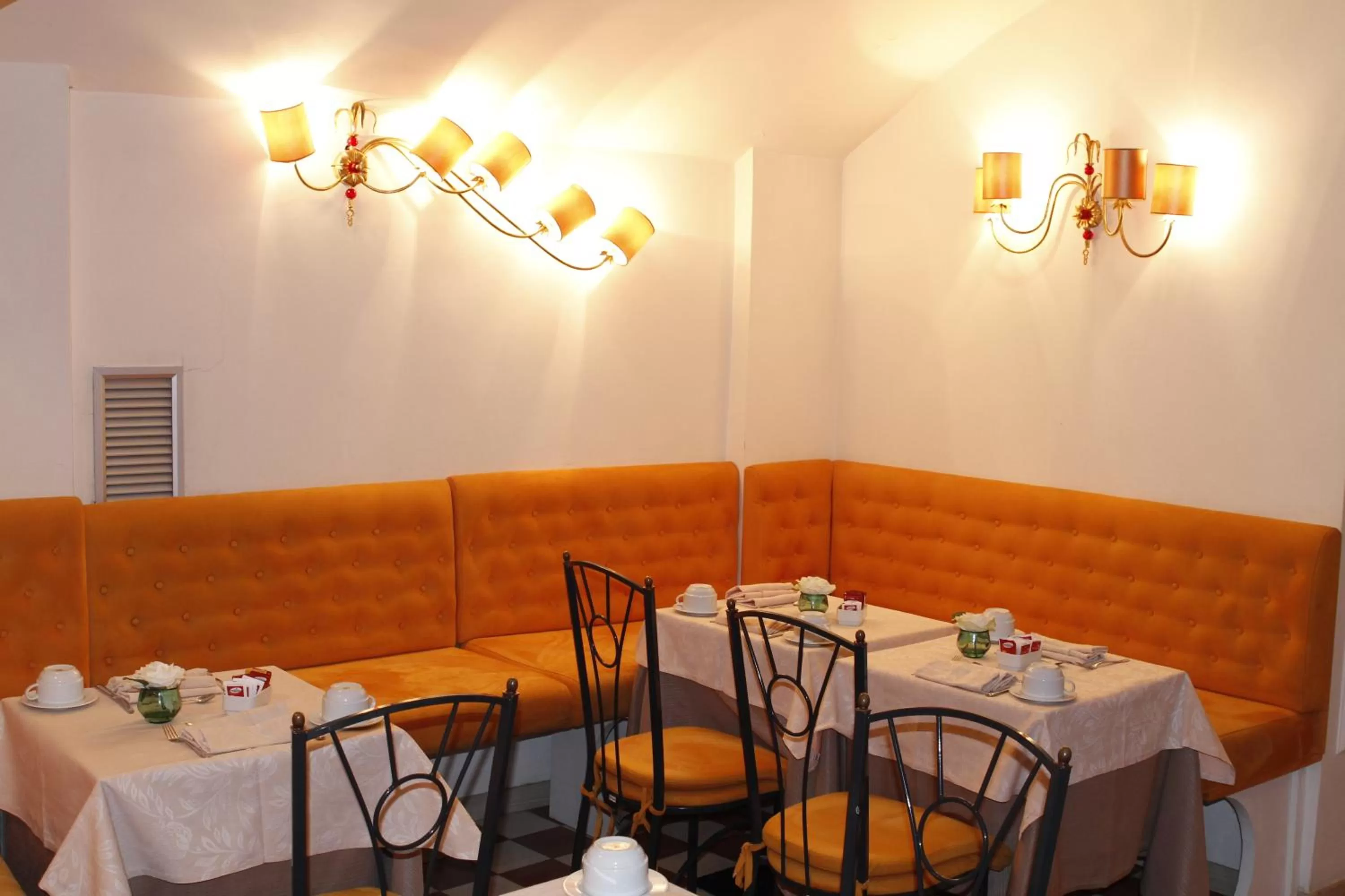 Restaurant/places to eat in Boutique Hotel Trevi