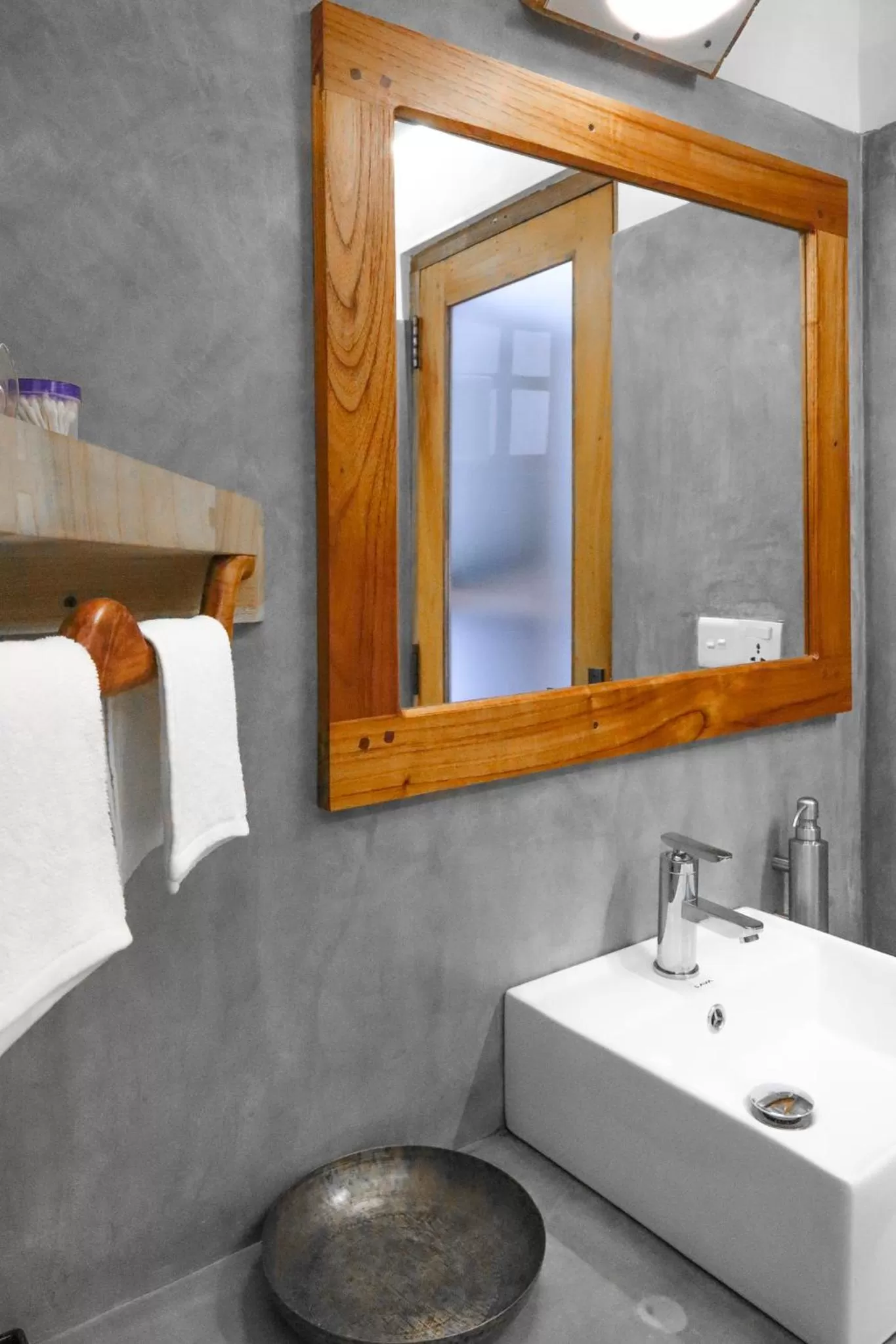 Bathroom in The One Ella