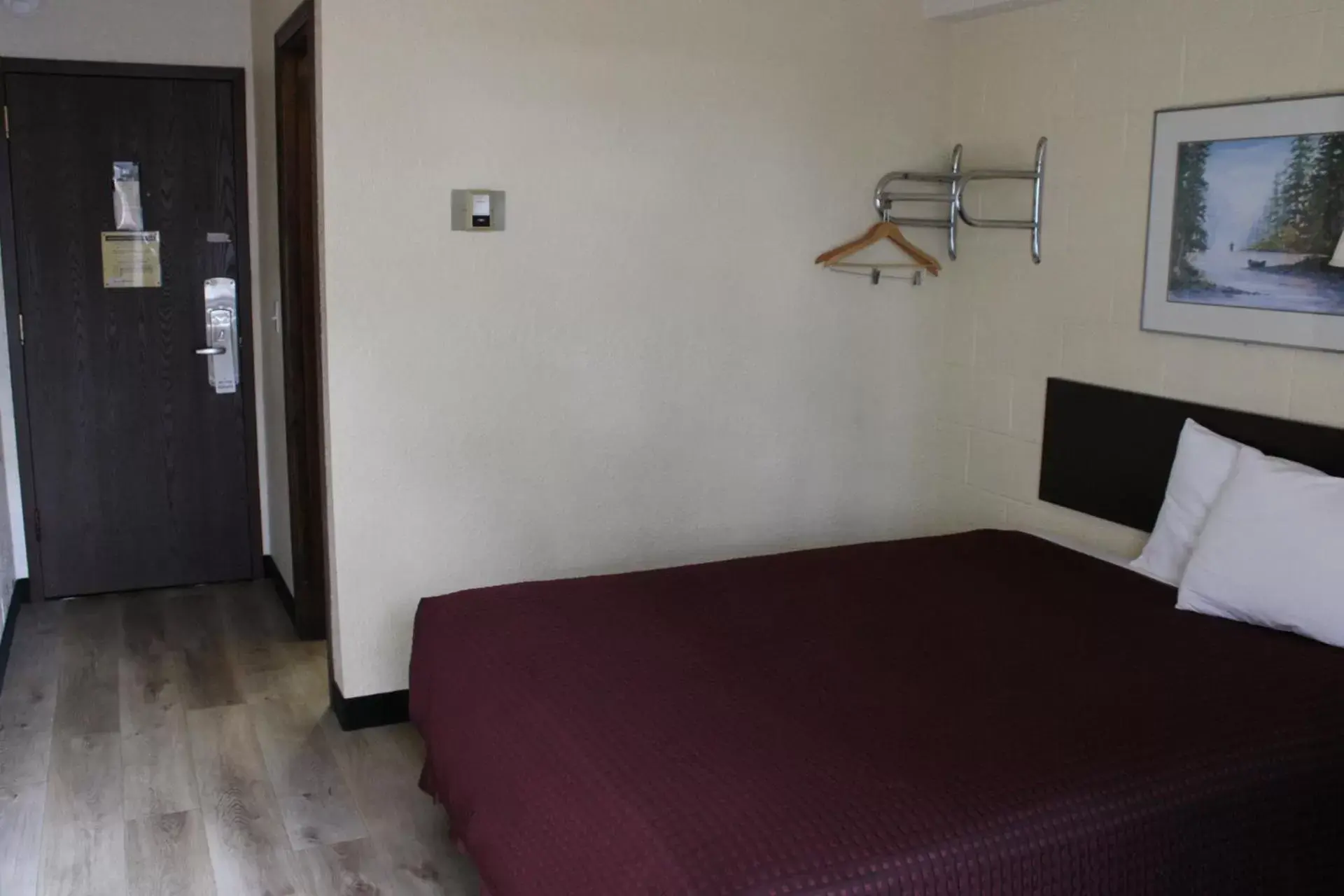 Photo of the whole room, Bed in Aero Inn Photo of the whole room, Bed in Aero Inn