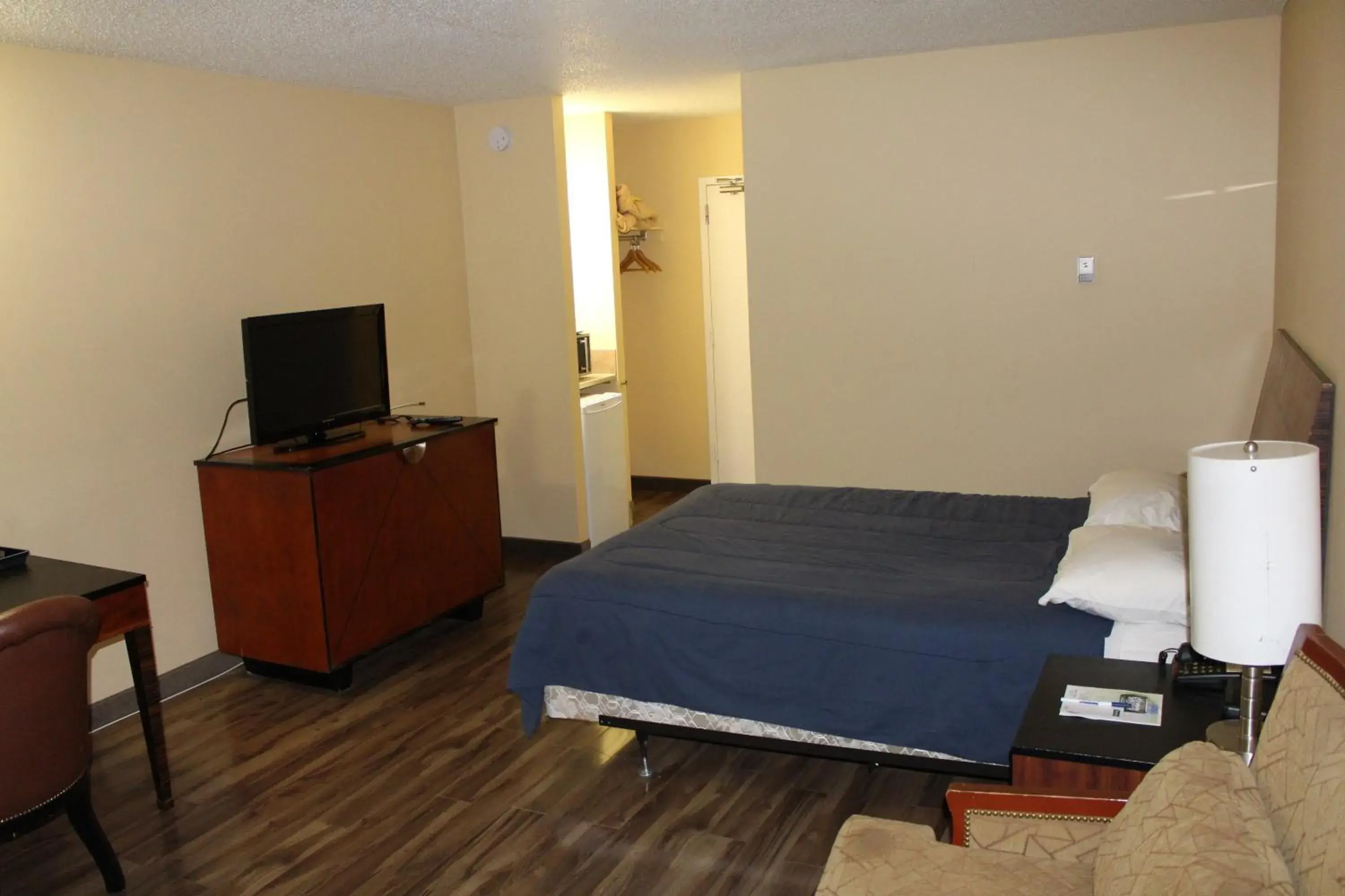 Photo of the whole room, Bed in Travelodge by Wyndham Swift Current