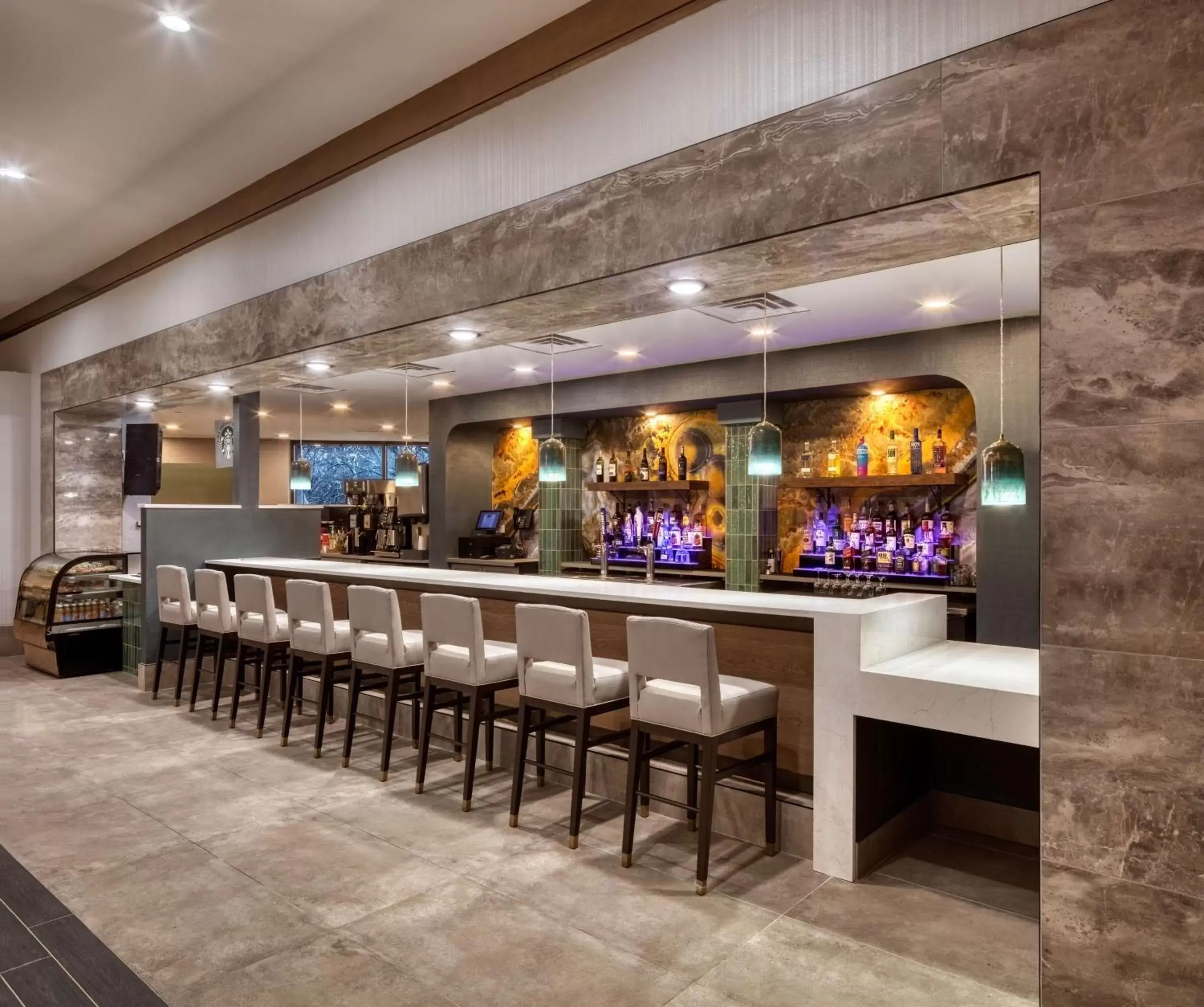 Lobby or reception, Lounge/Bar in DoubleTree by Hilton Tulsa at Warren Place