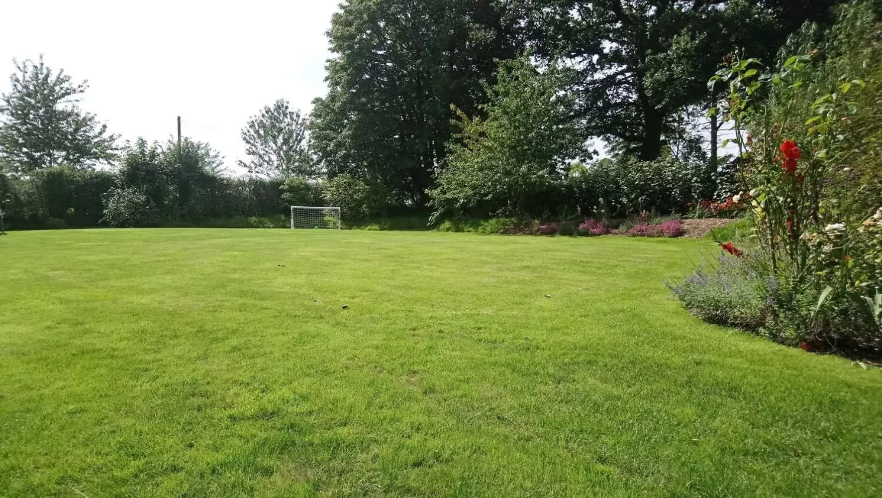 Garden in Lovaton Farmhouse