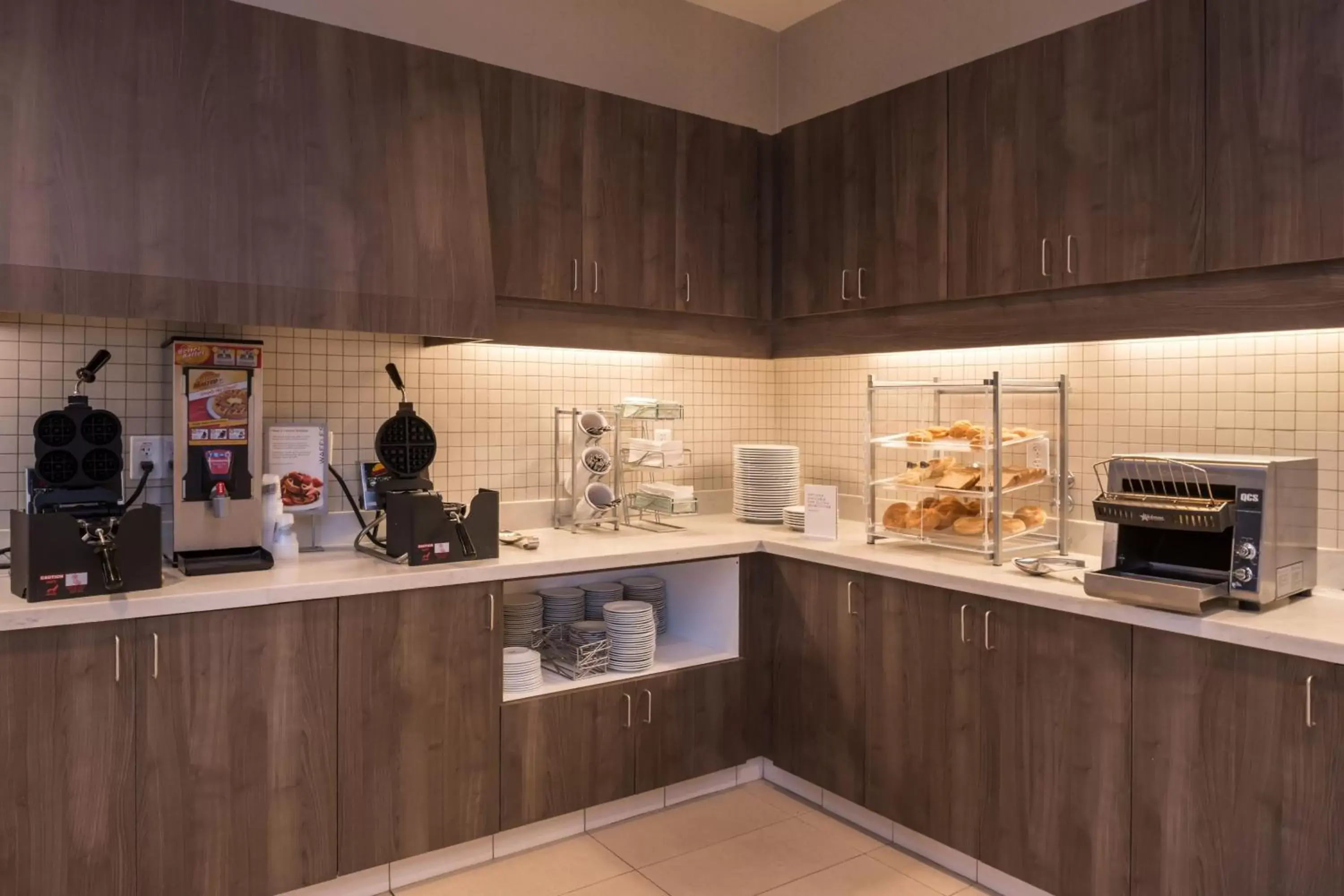 Breakfast, Kitchen/Kitchenette in Residence Inn by Marriott Decatur