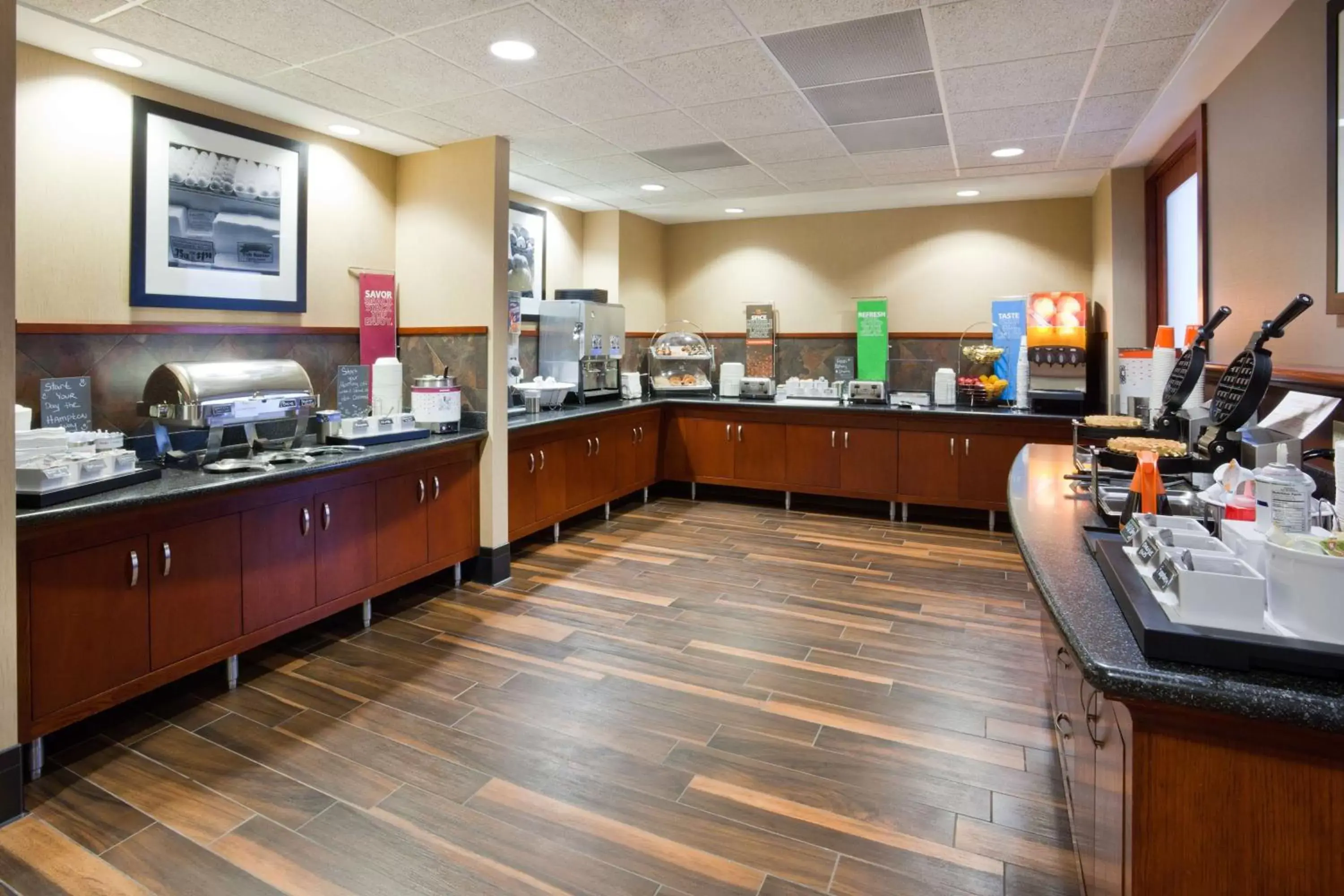 Dining area, Restaurant/Places to Eat in Hampton Inn & Suites Lino Lakes