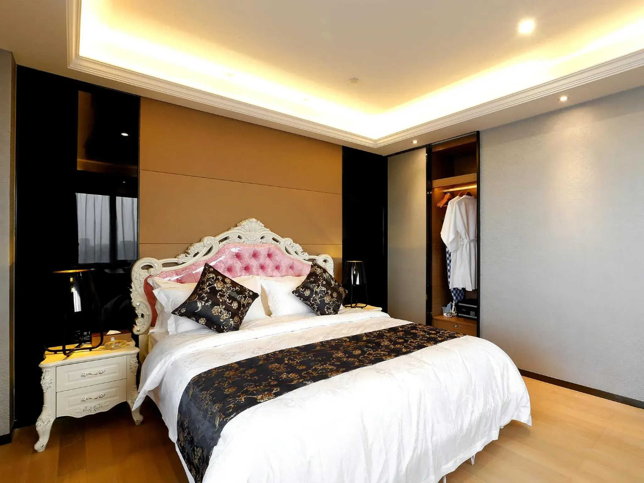 Bedroom, Bed in Pengman Beijing Rd. A-mall Apartment