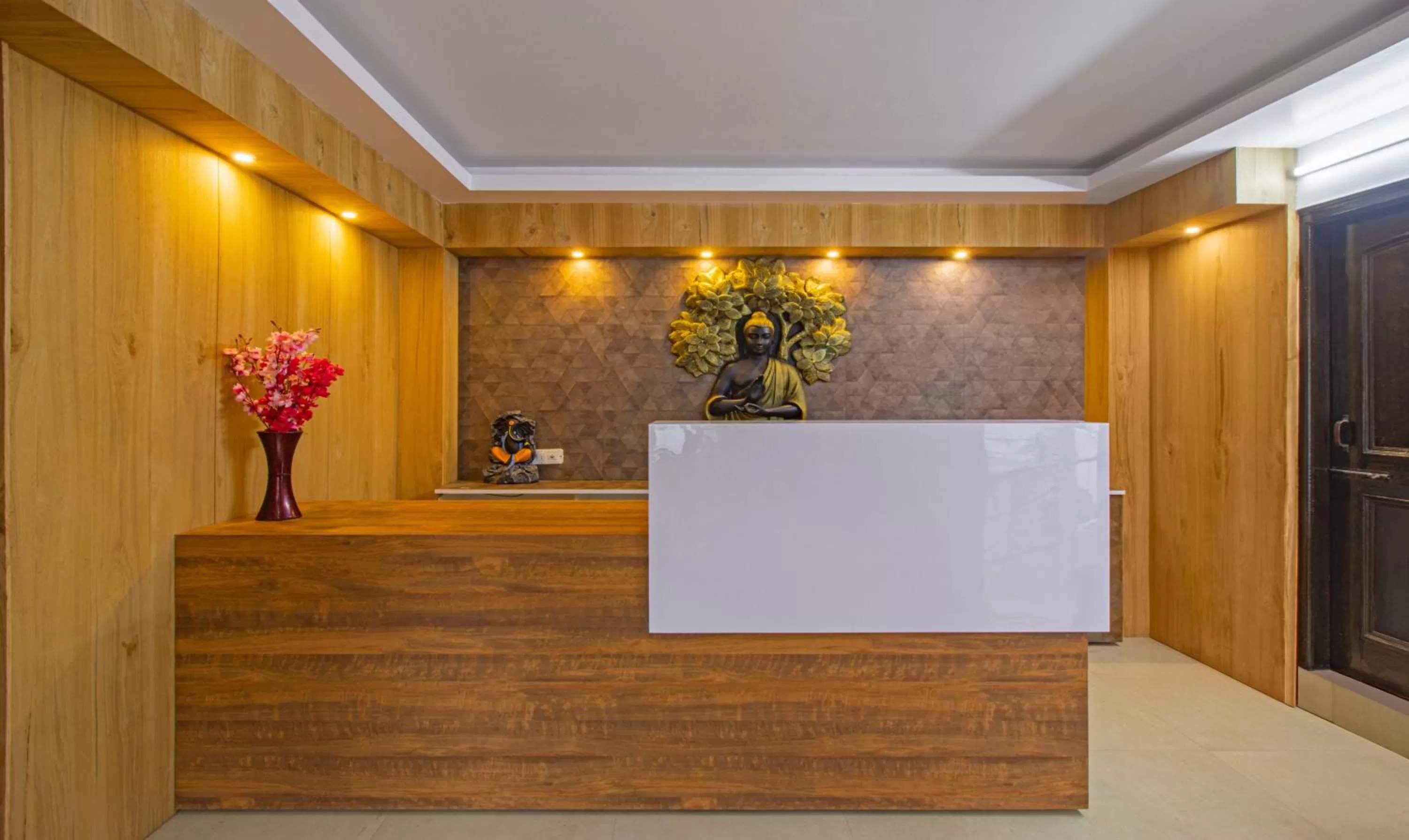 Lobby or reception in Itsy Hotels Peak View, 300 Mts From Mall Road
