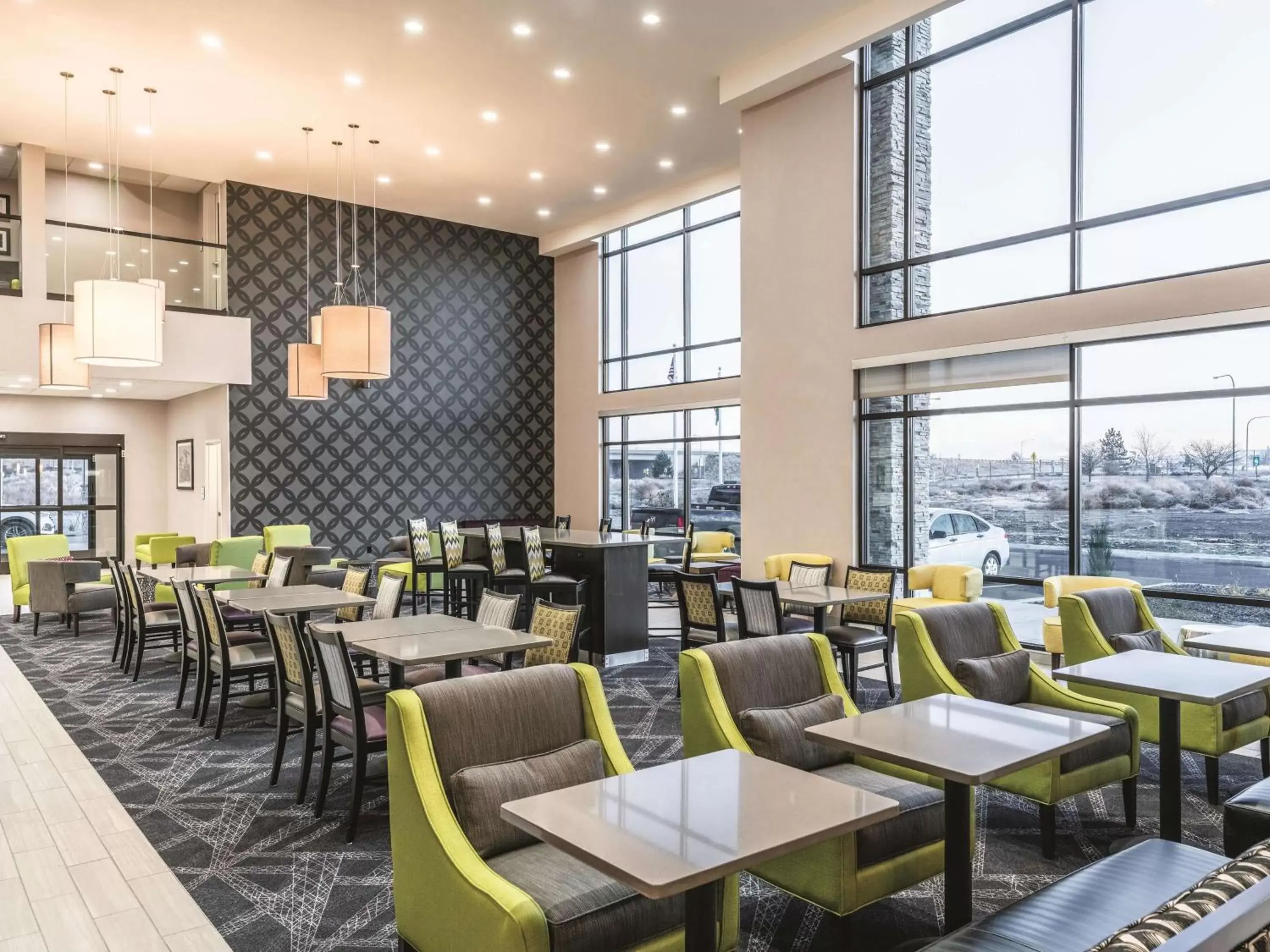 Lobby or reception, Restaurant/Places to Eat in La Quinta Inn & Suites by Wyndham Walla Walla