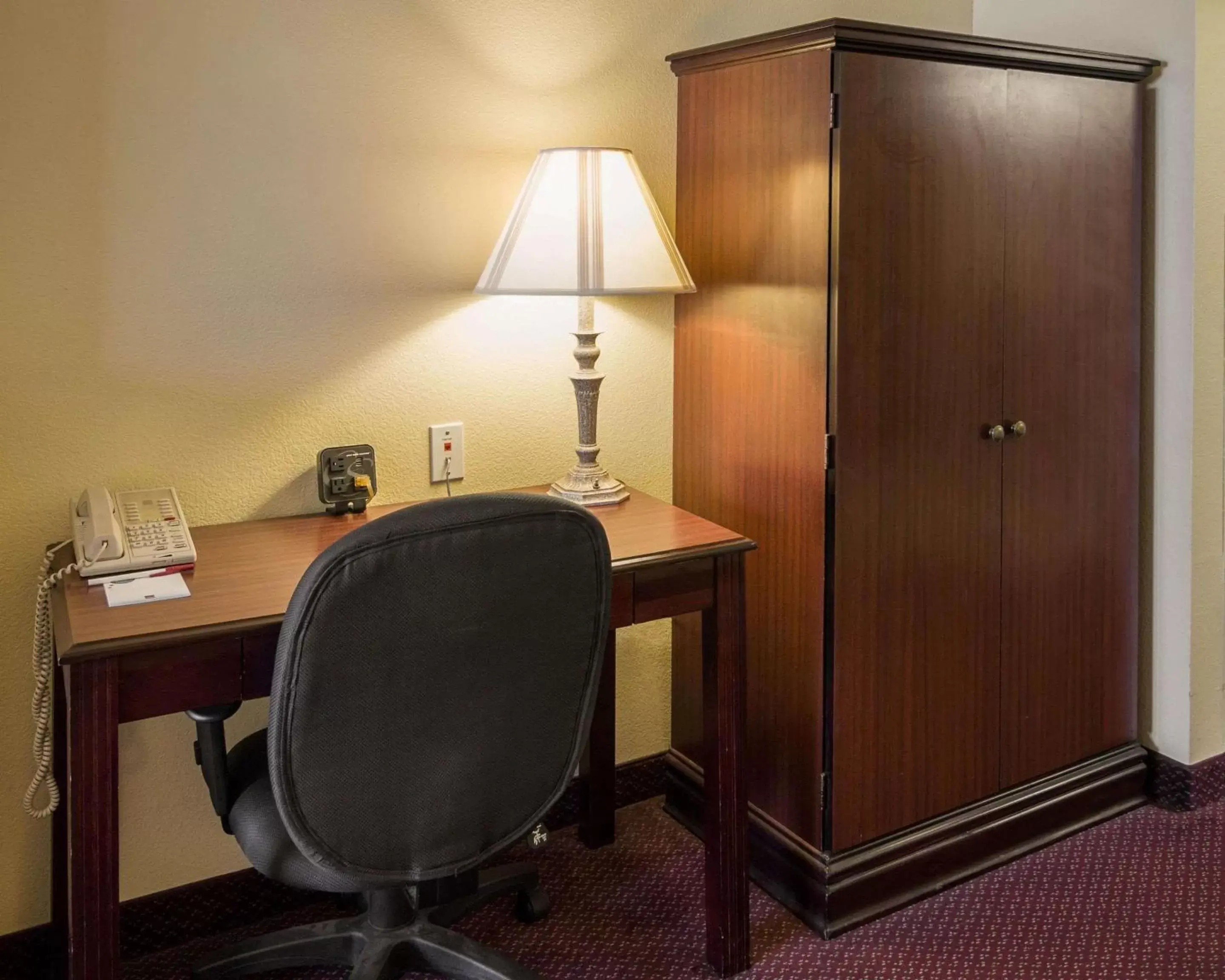 Photo of the whole room, Seating Area in Comfort Suites Texarkana