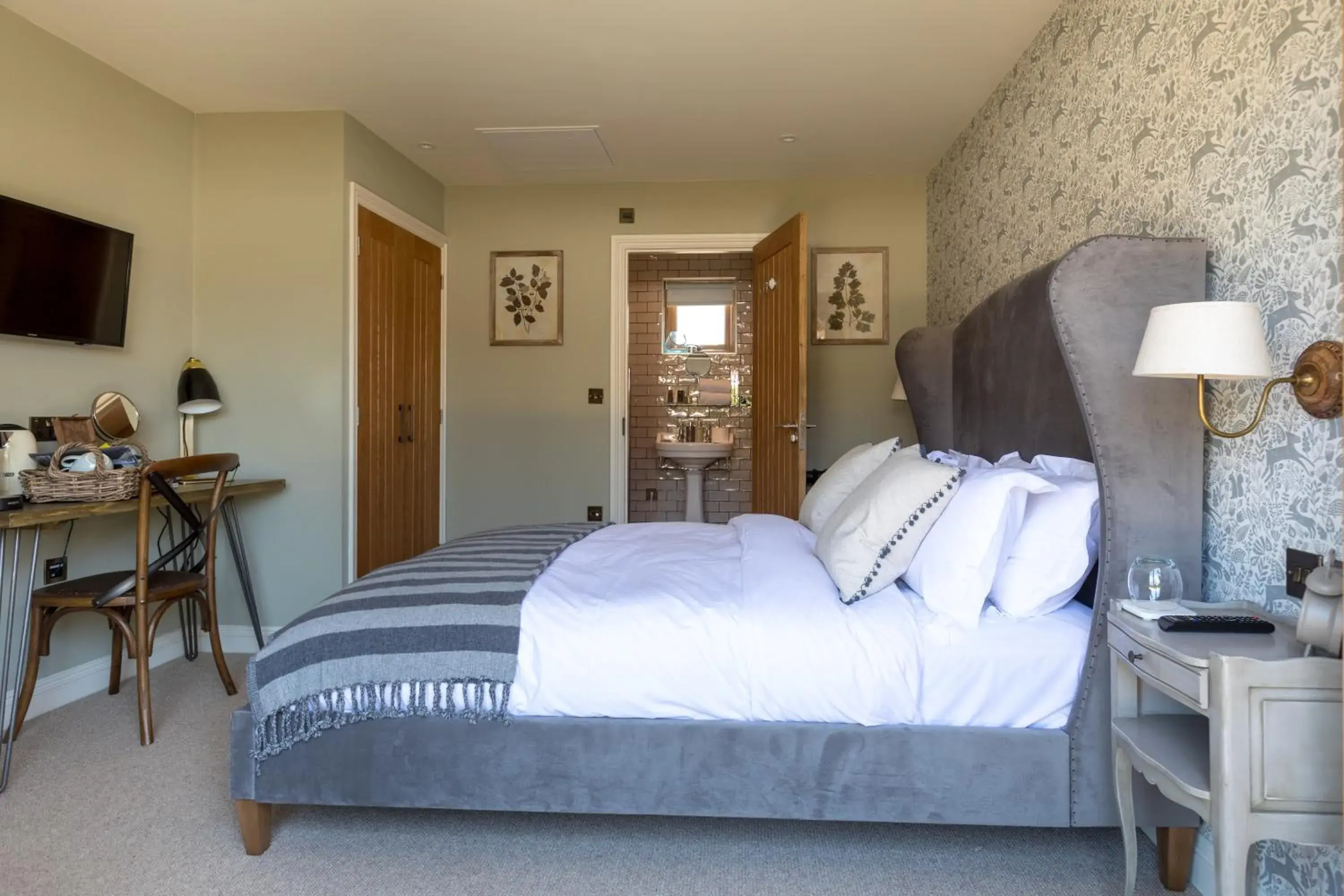Bedroom, Bed in The Lion Bicester