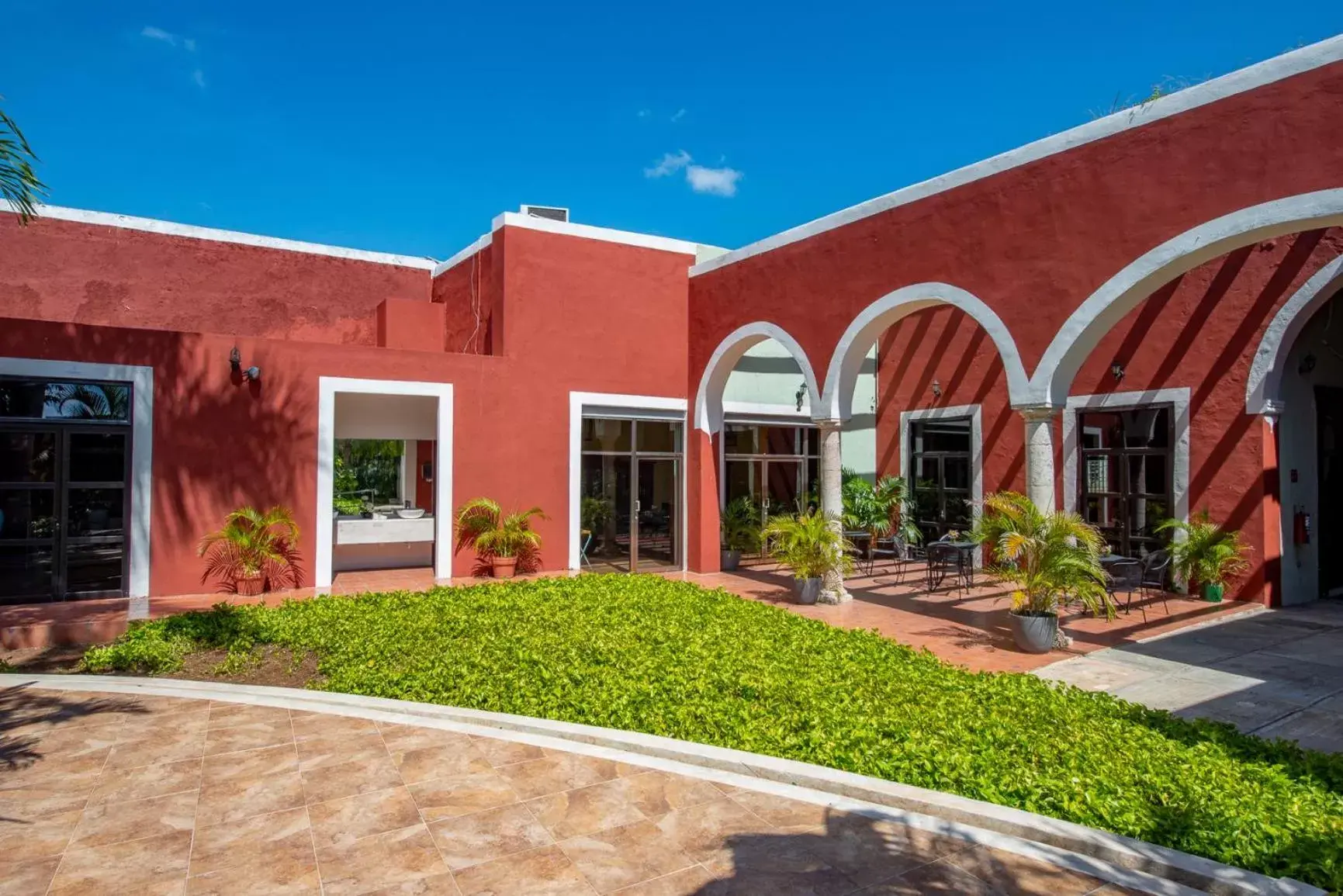 Garden, Property Building in Hotel Embajadores