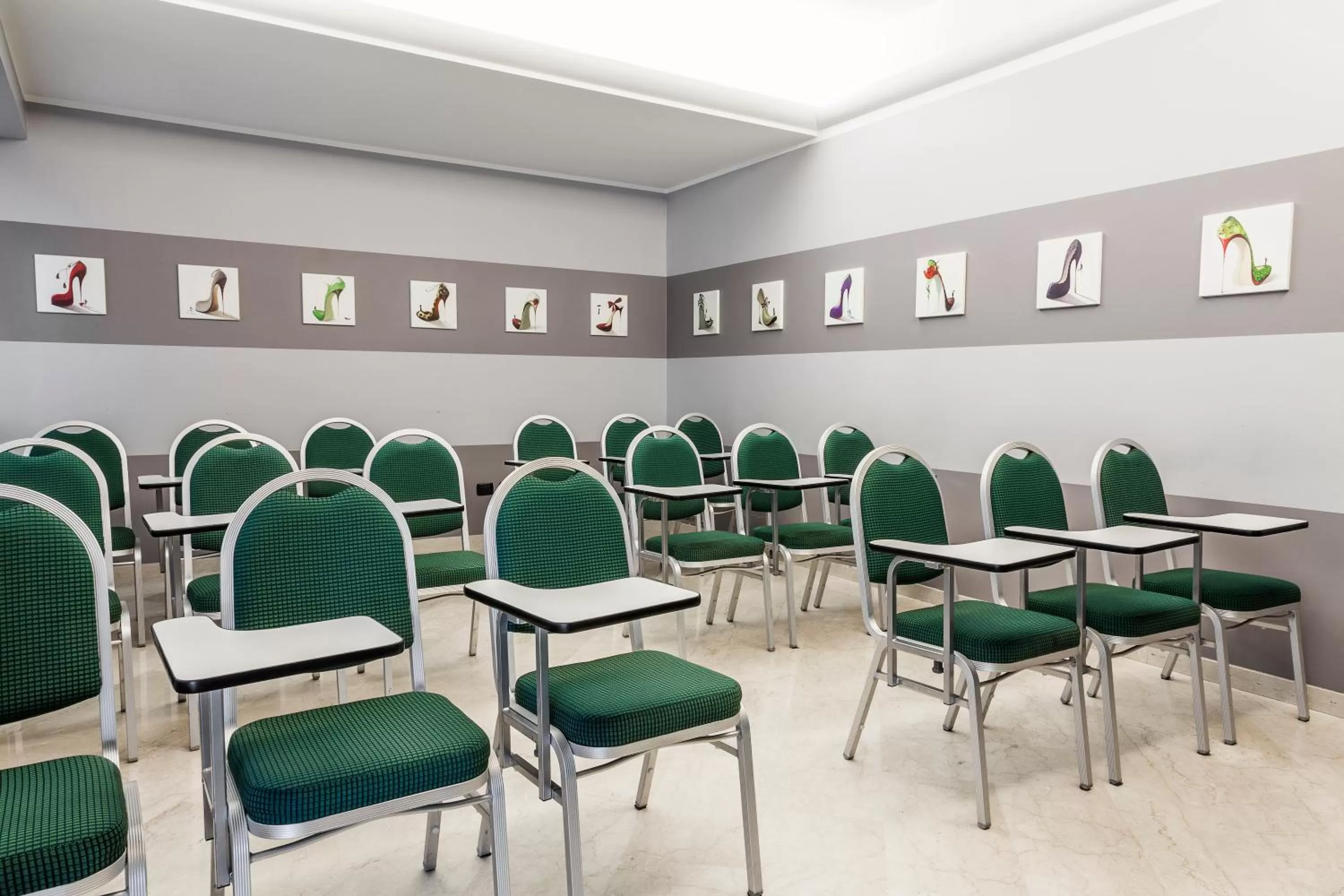 Meeting/conference room in Hotel Des Etrangers