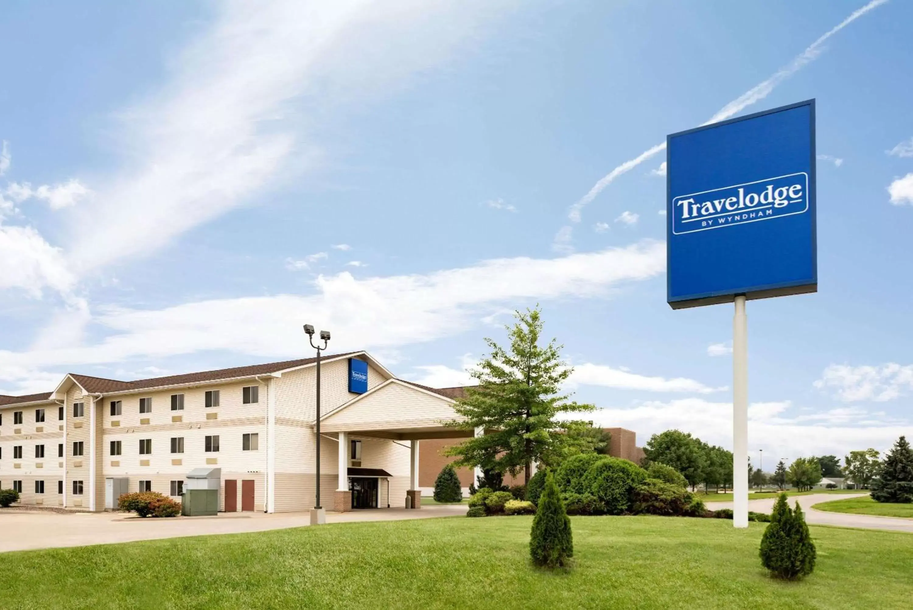 Property building in Travelodge by Wyndham Clinton Valley West Court