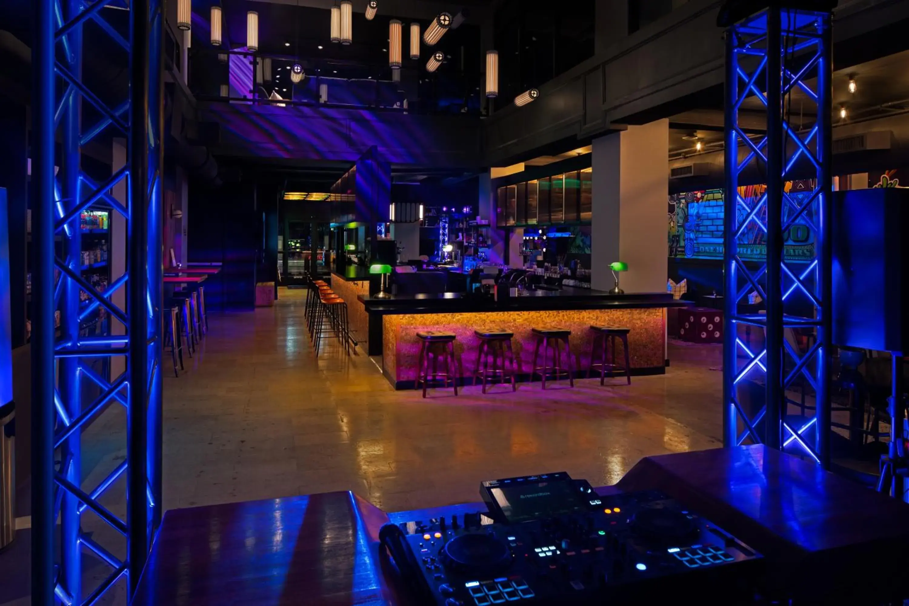 Lounge or bar in Moxy Houston Downtown