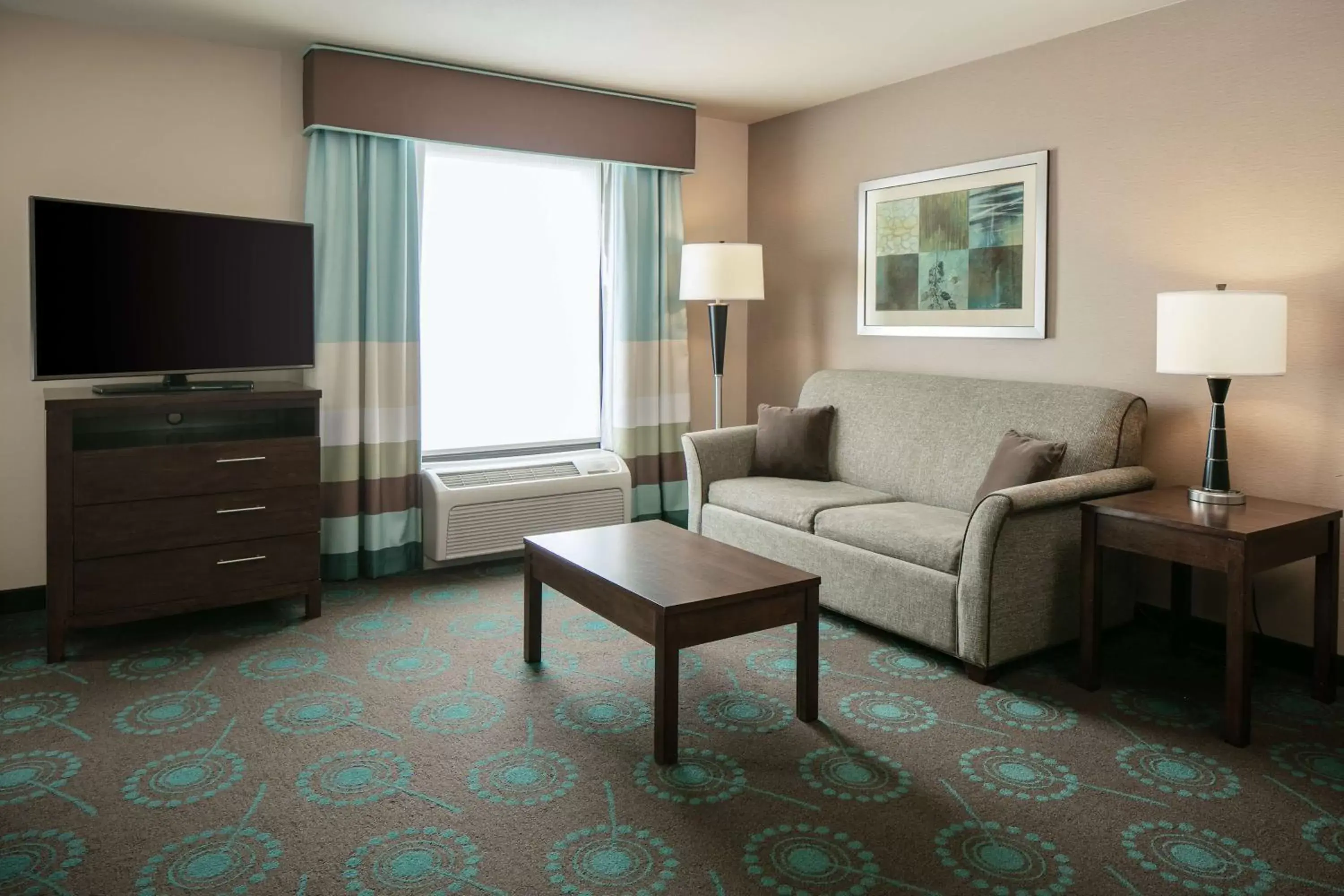 Bedroom, Seating Area in Hampton Inn and Suites - Lincoln Northeast