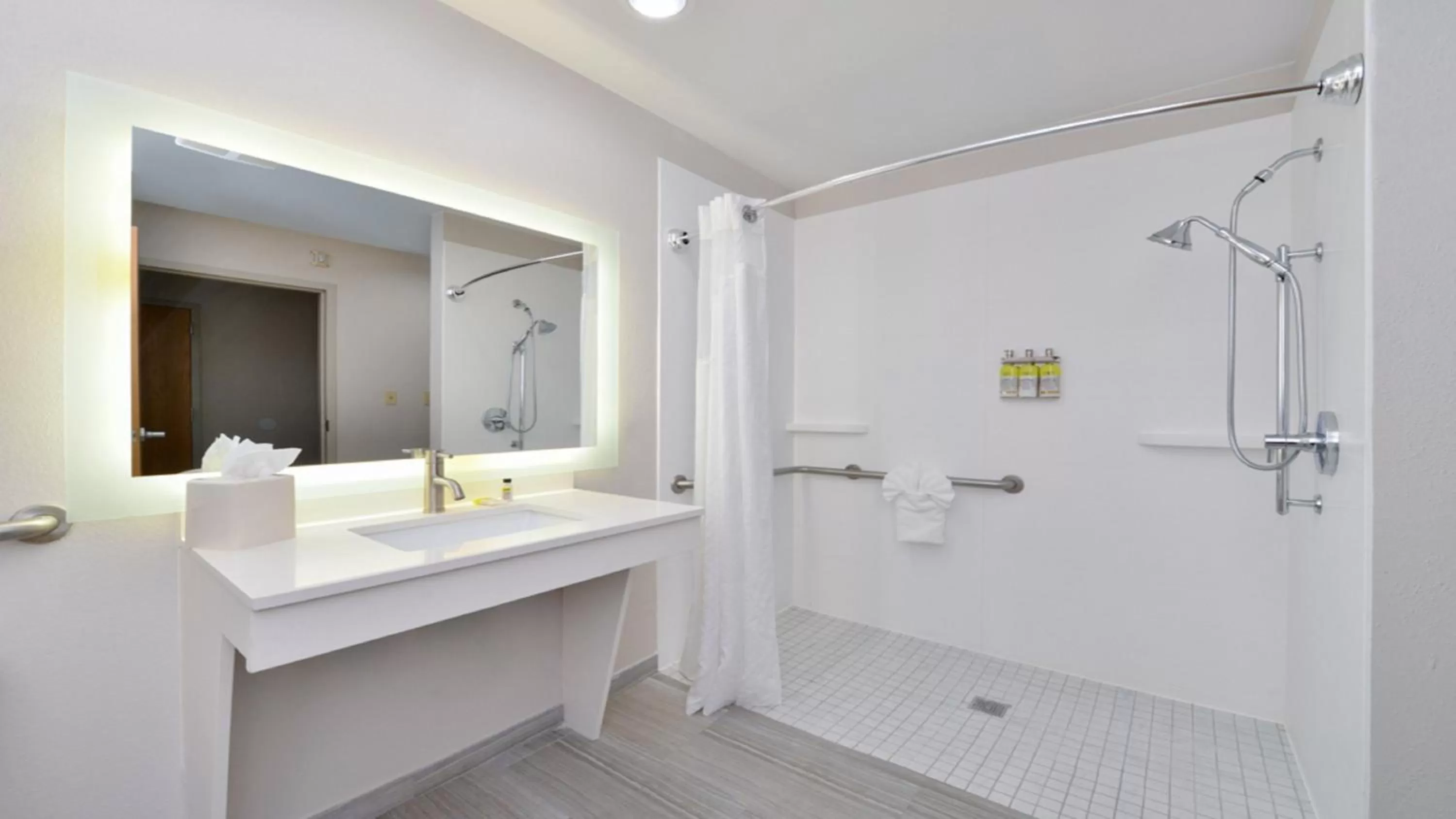 Bathroom in Holiday Inn Express Hotel & Suites La Place by IHG