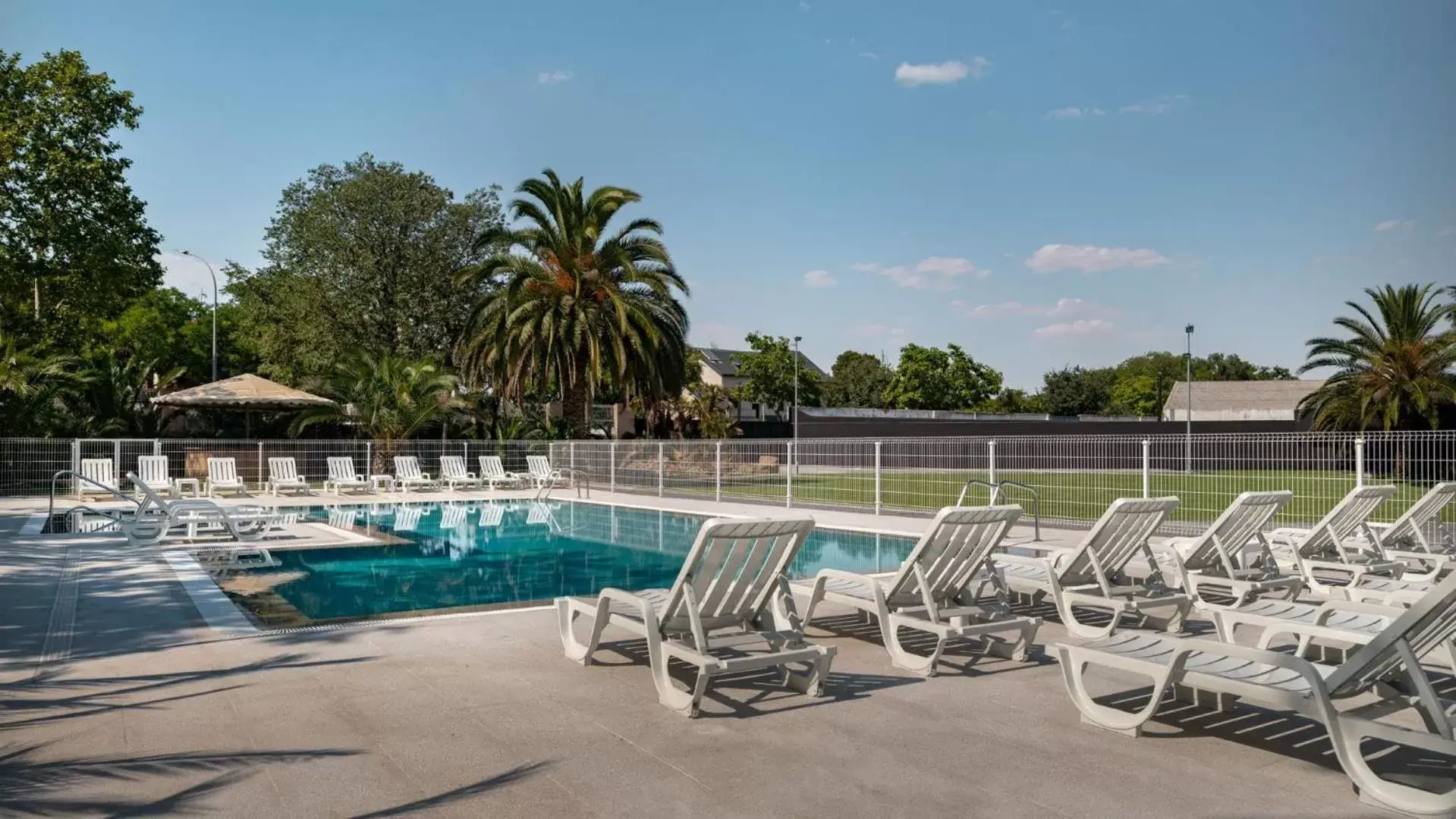 Swimming Pool in Hotel Parque Real