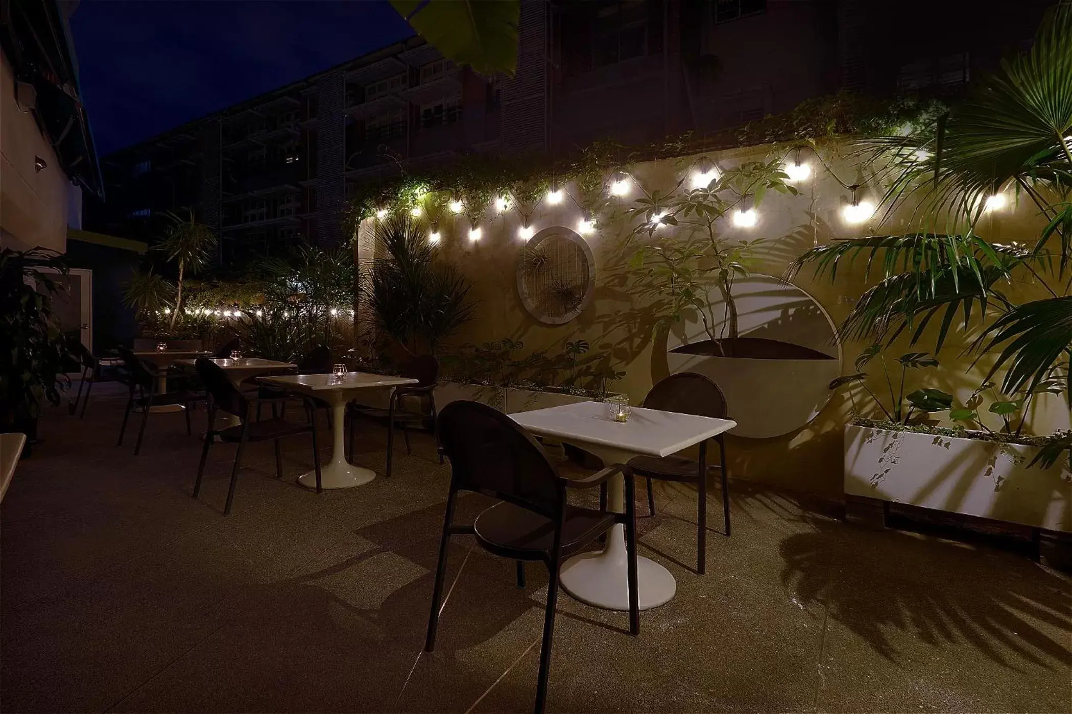 Patio, Restaurant/Places to Eat in Papersun Hotel
