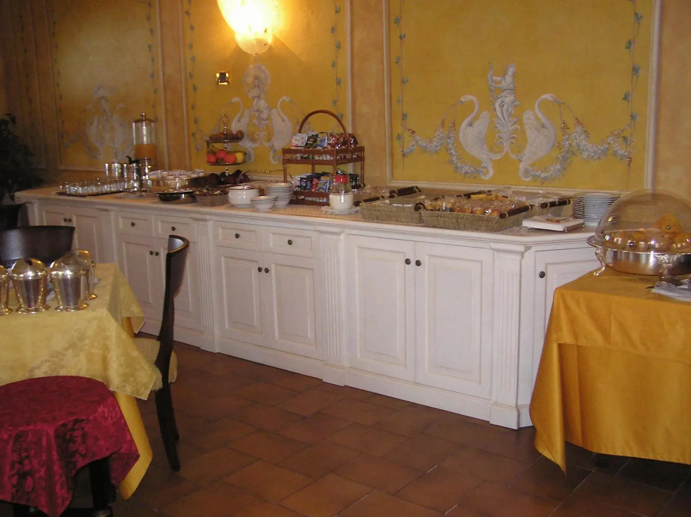 Food, Restaurant/Places to Eat in Hotel Lugana Parco Al Lago