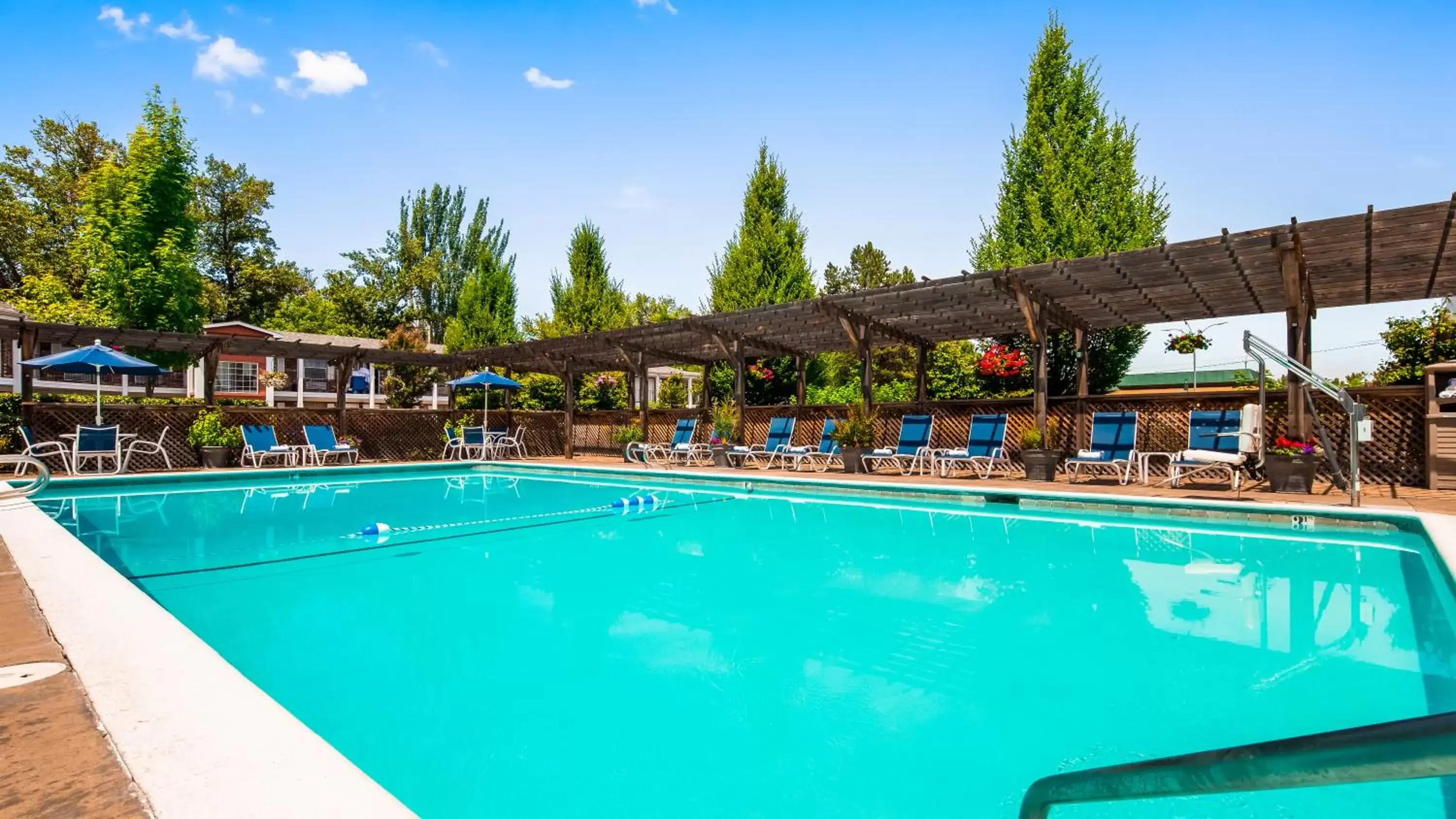 Swimming Pool in Best Western Horizon Inn