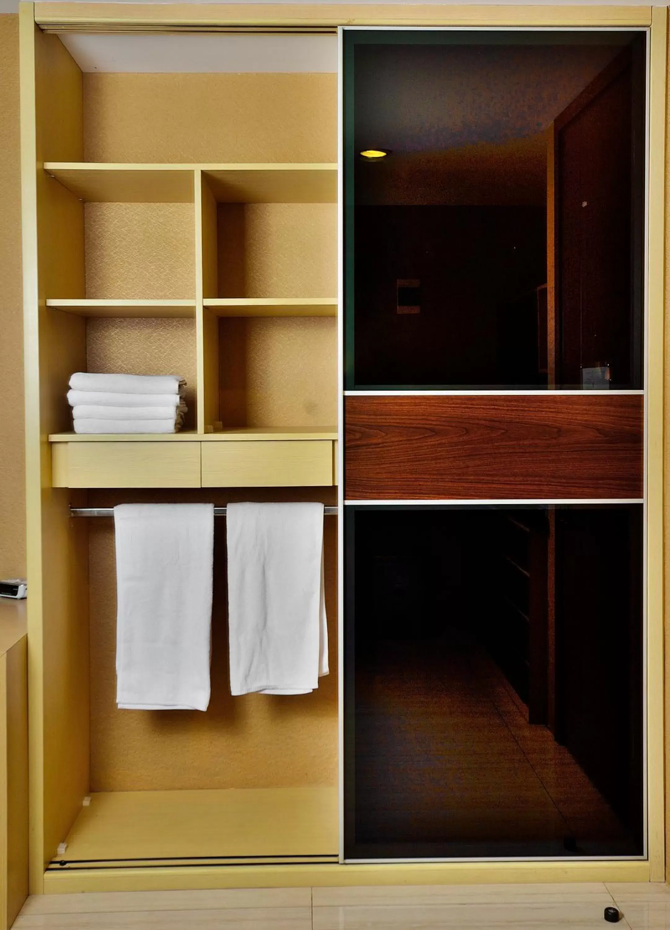 Decorative detail, Bathroom in Avissa Suites