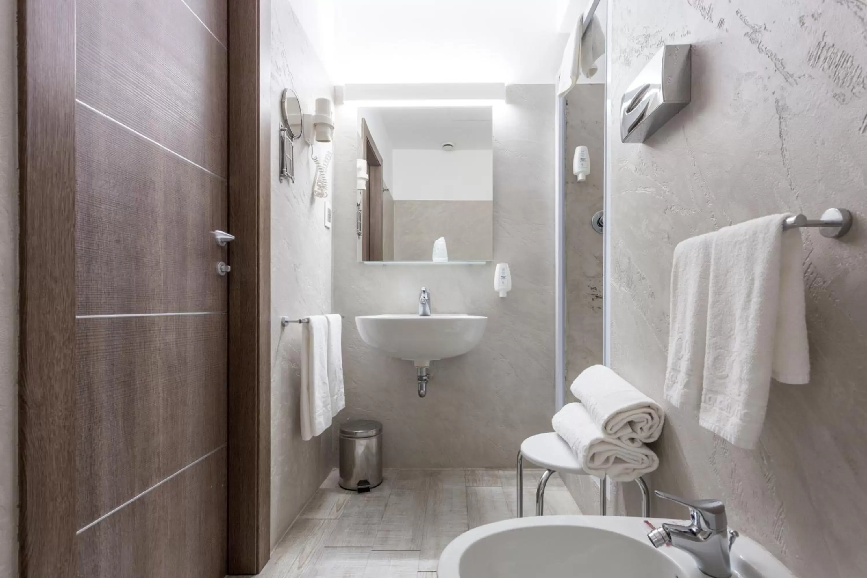 Shower, Bathroom in Best Quality Hotel Gran Mogol