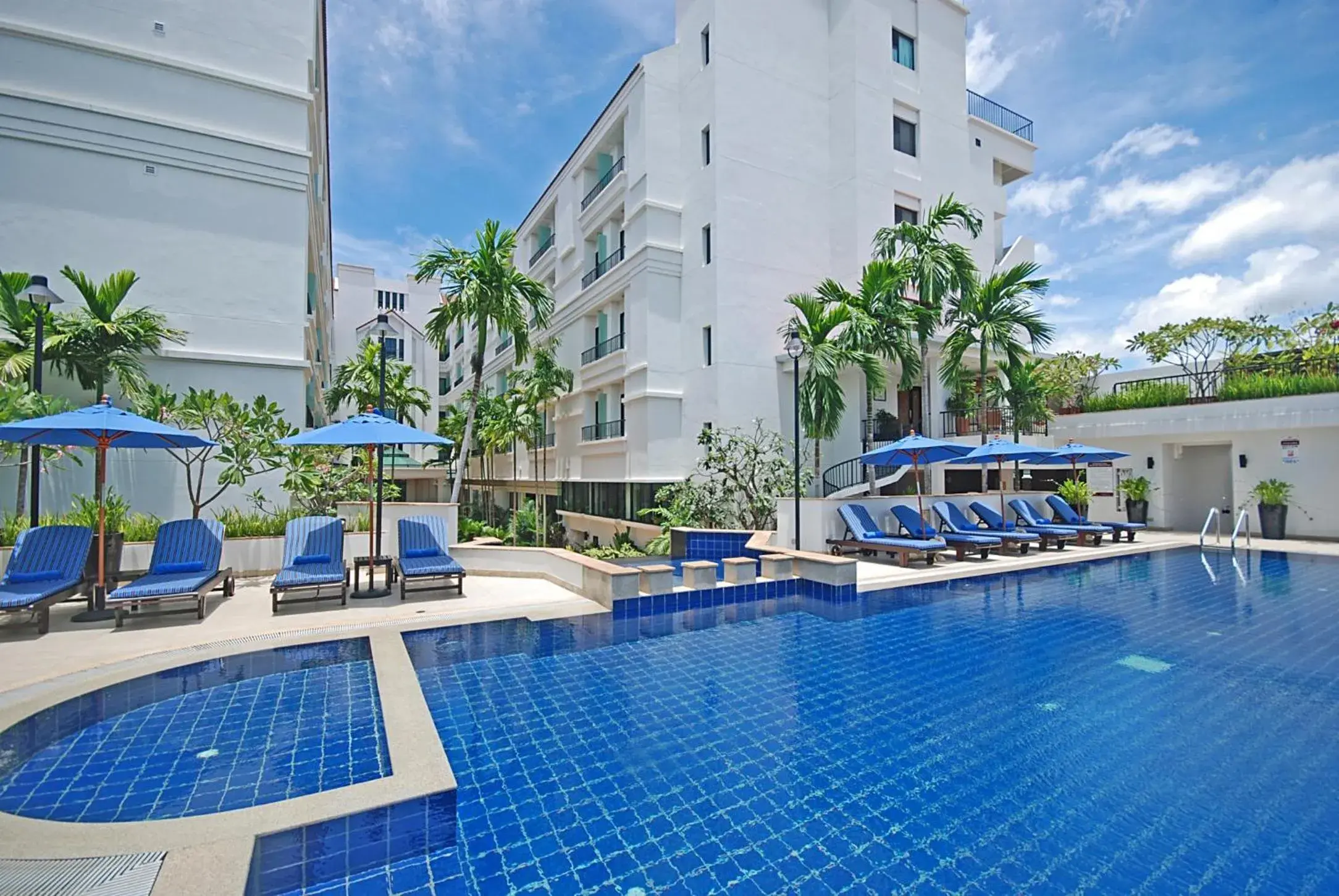 Swimming Pool in Tara Angkor Hotel