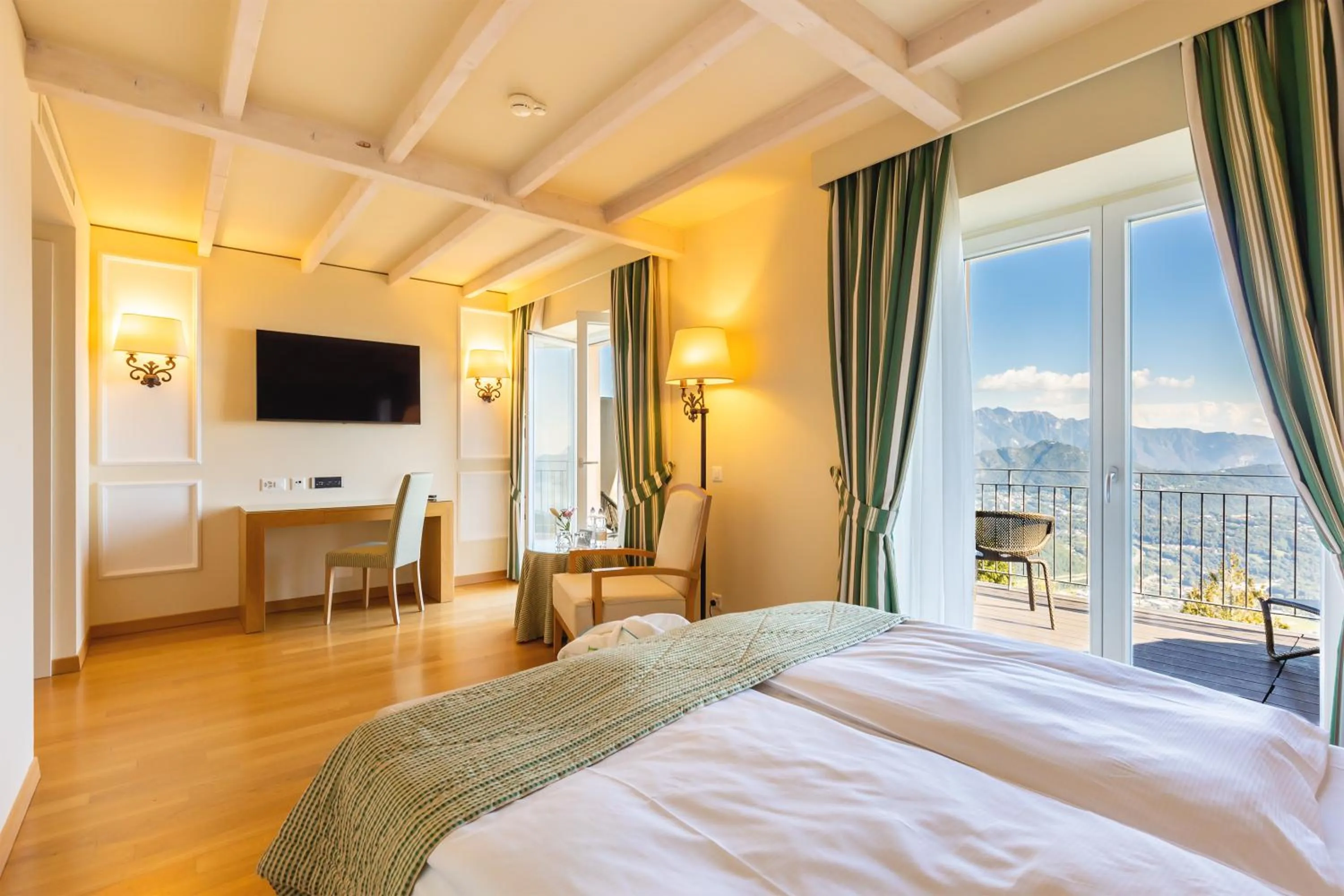 Bed in Kurhaus Cademario Hotel & SPA - Adults Only