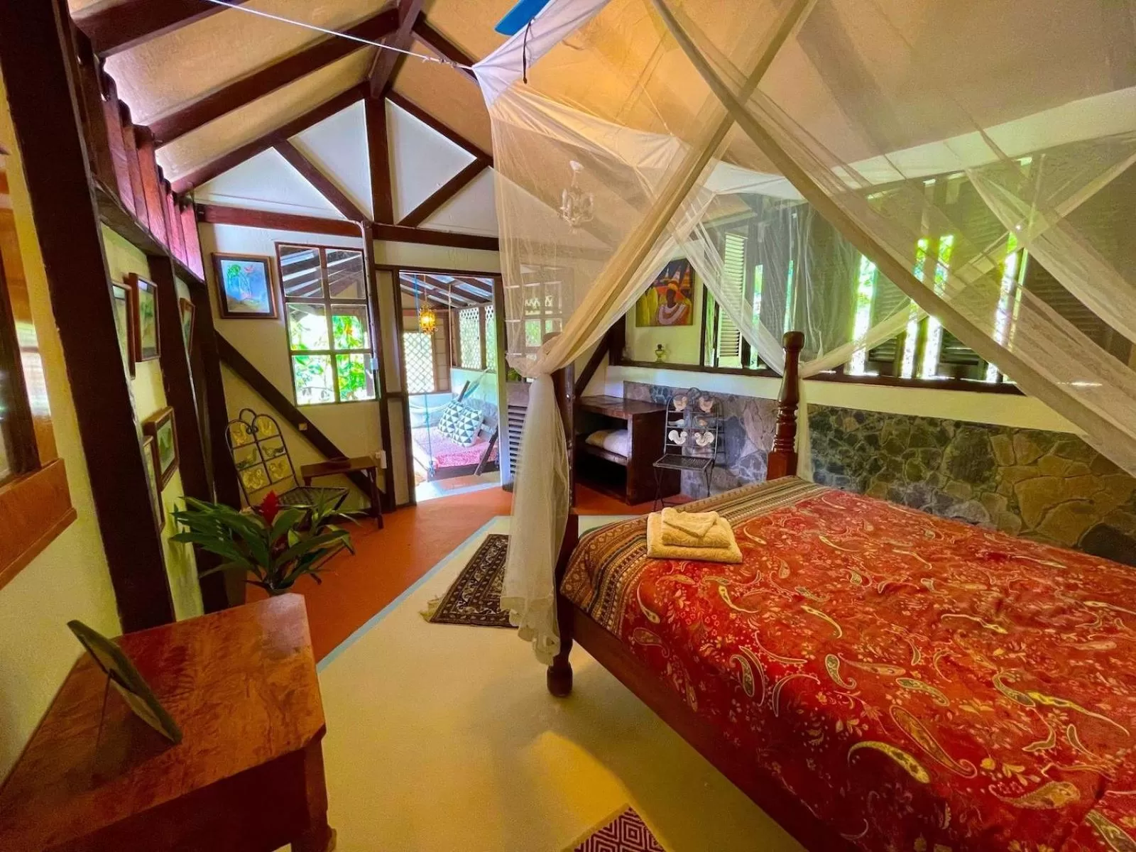 Bedroom, Bed in Cocoa Cottage