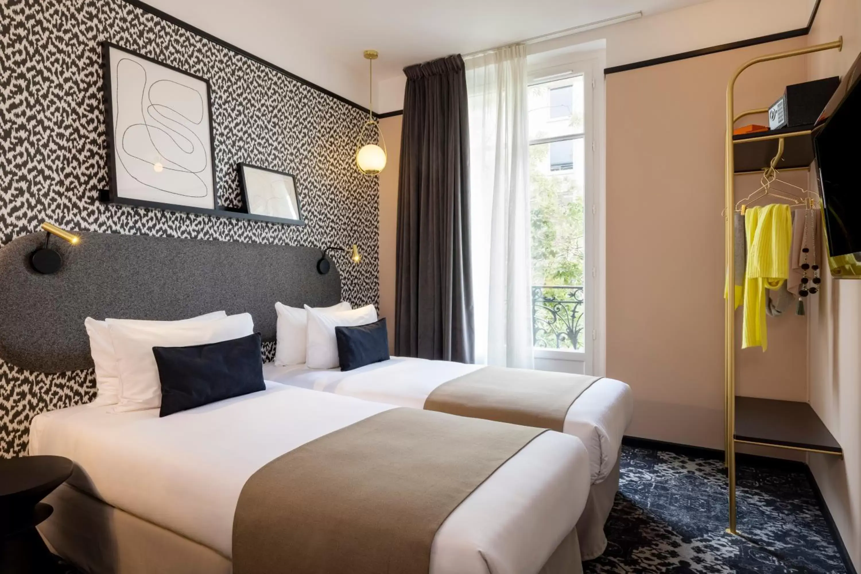 Bedroom, Bed in Hôtel Palais De Chaillot