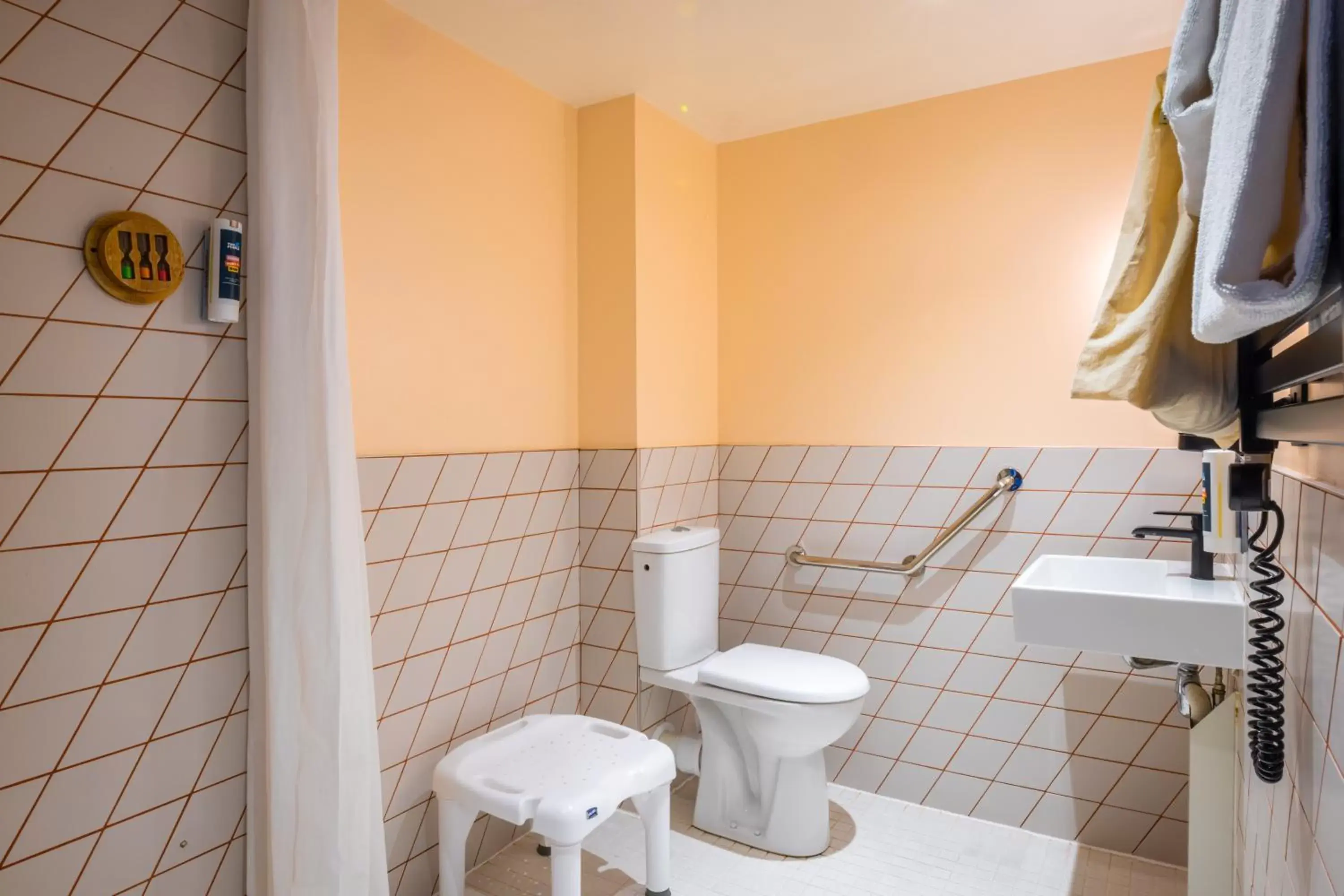 Toilet, Bathroom in The People - Paris Nation