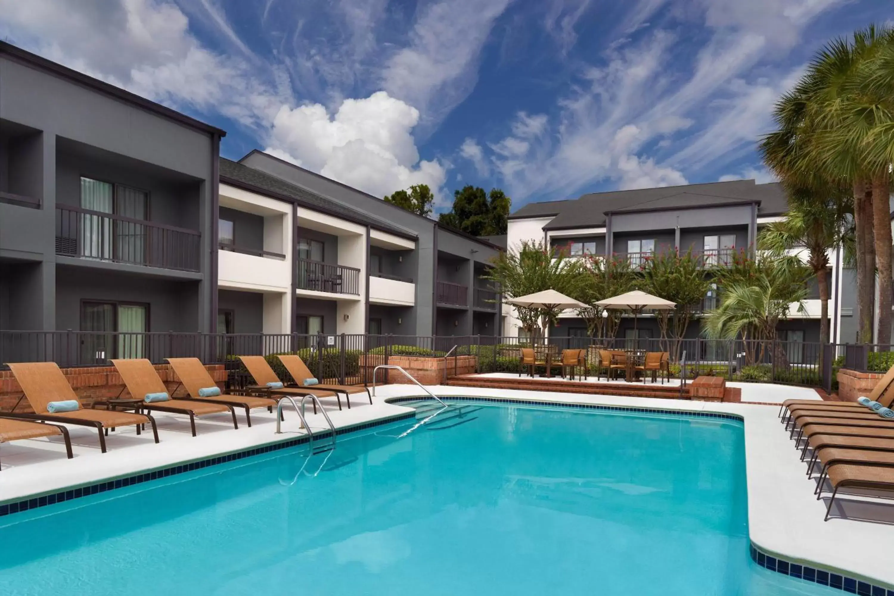 Swimming Pool in Courtyard by Marriott Tallahassee Downtown/Capital
