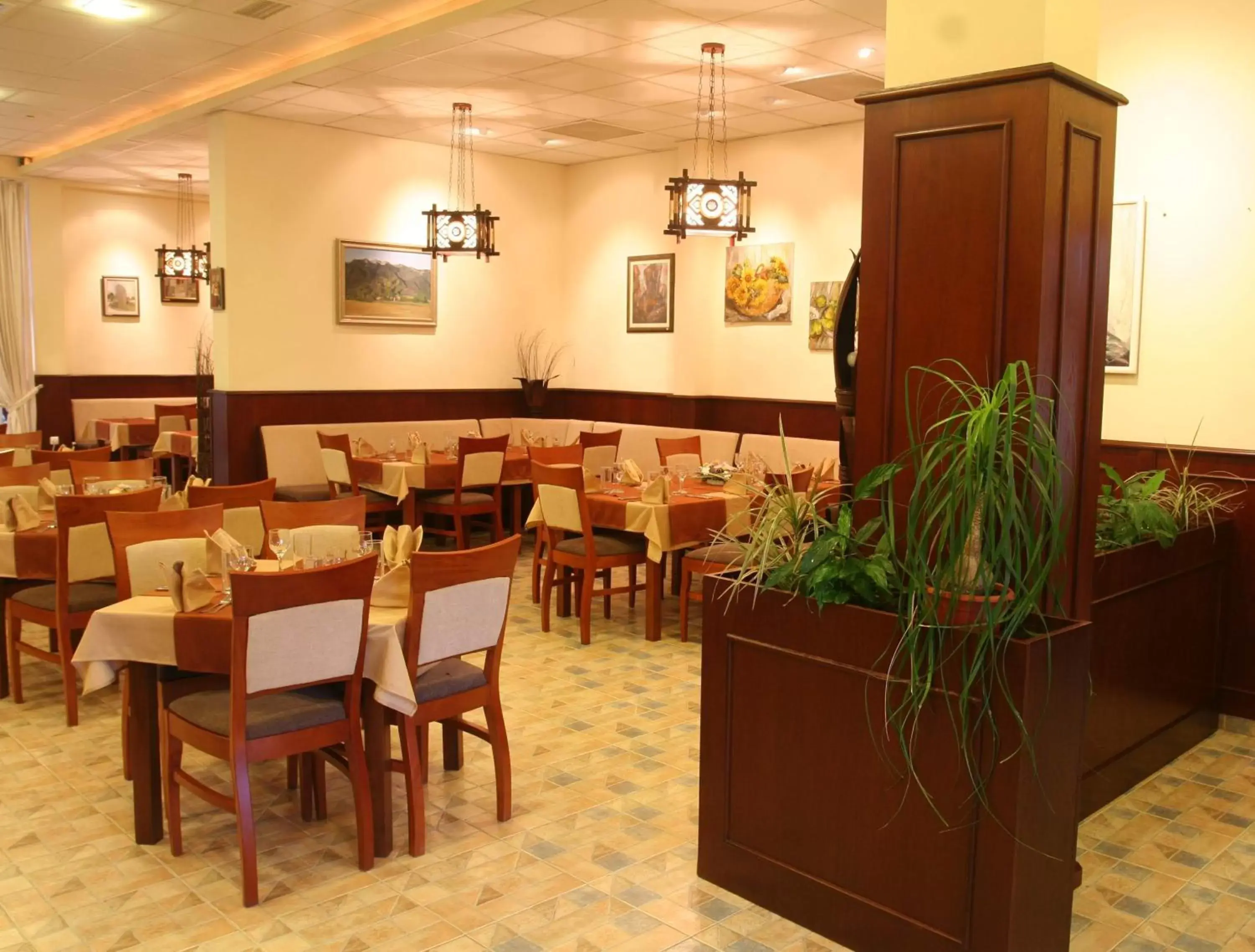 Restaurant/Places to Eat in Joya Park Hotel