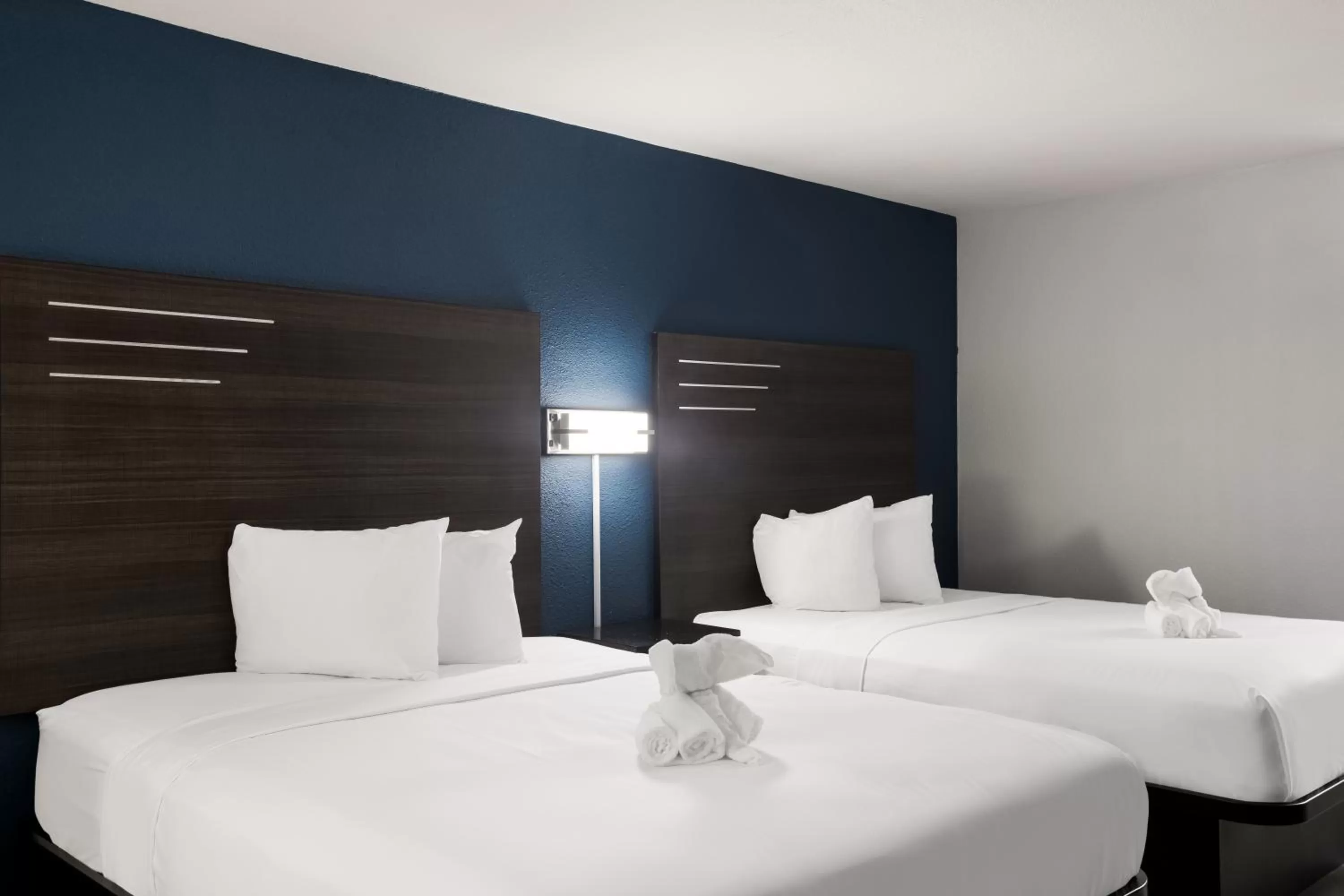 Bed in Suburban Studios Hinesville - Fort Stewart Area