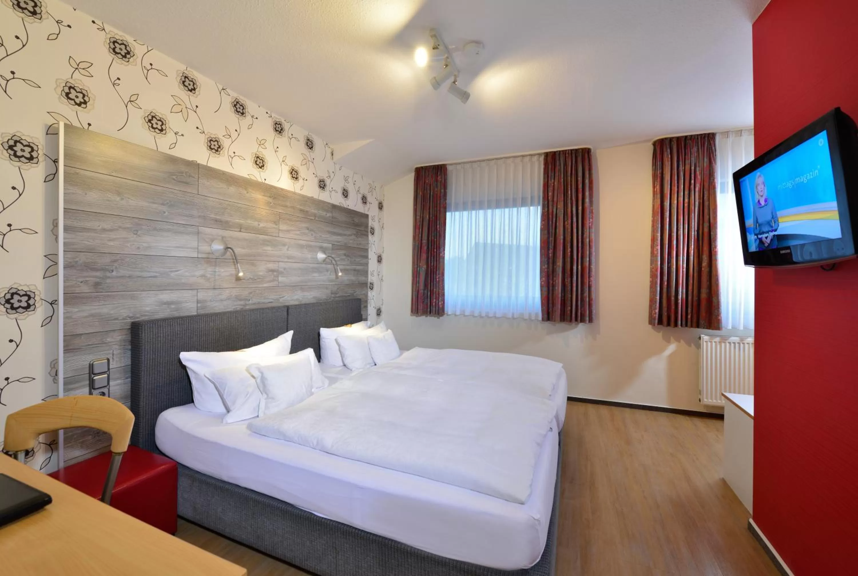 Photo of the whole room, Bed in Hotel & Wirtshaus Hansen